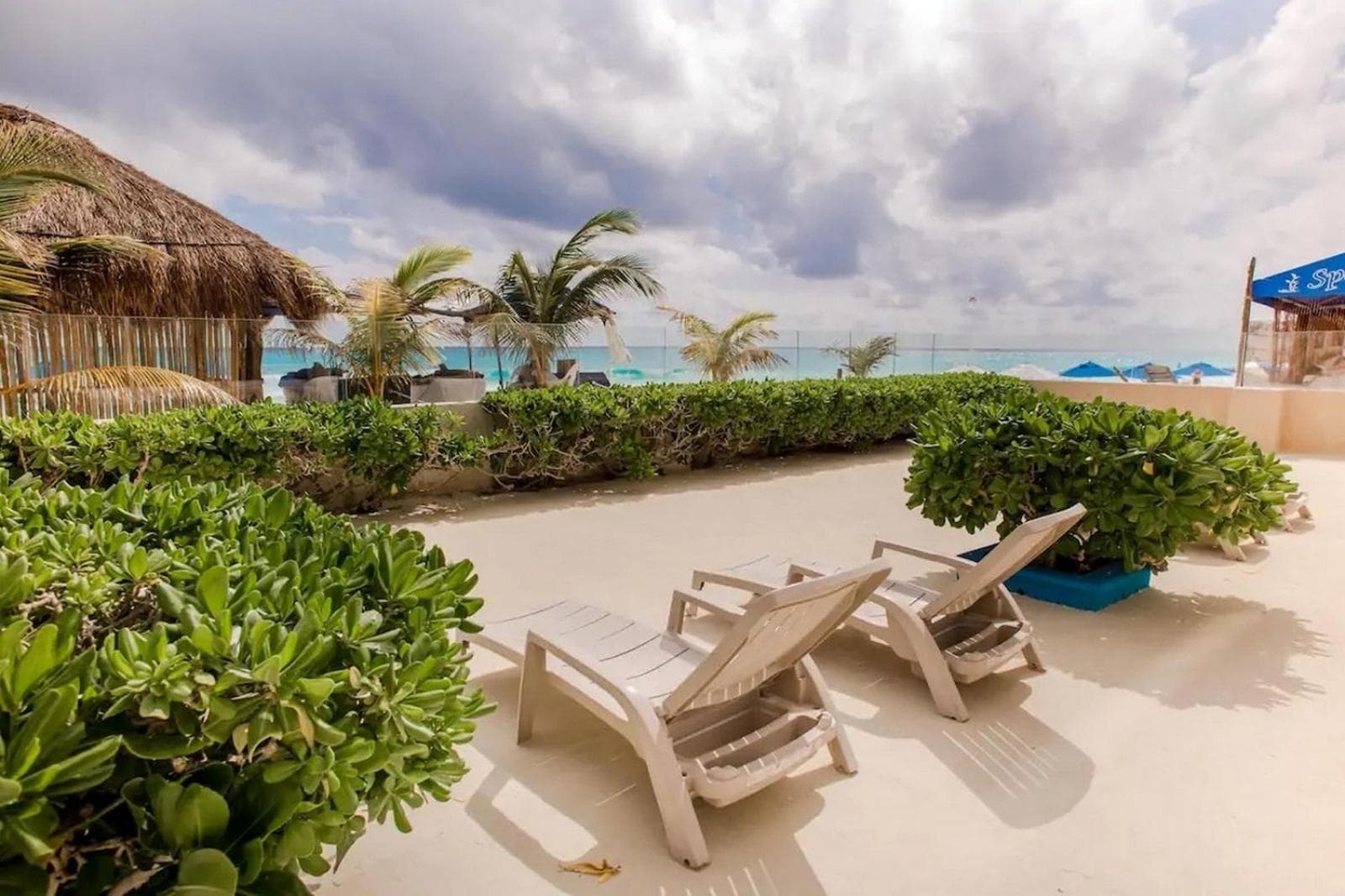 Paradise Beachfront & Nightlife Heart
