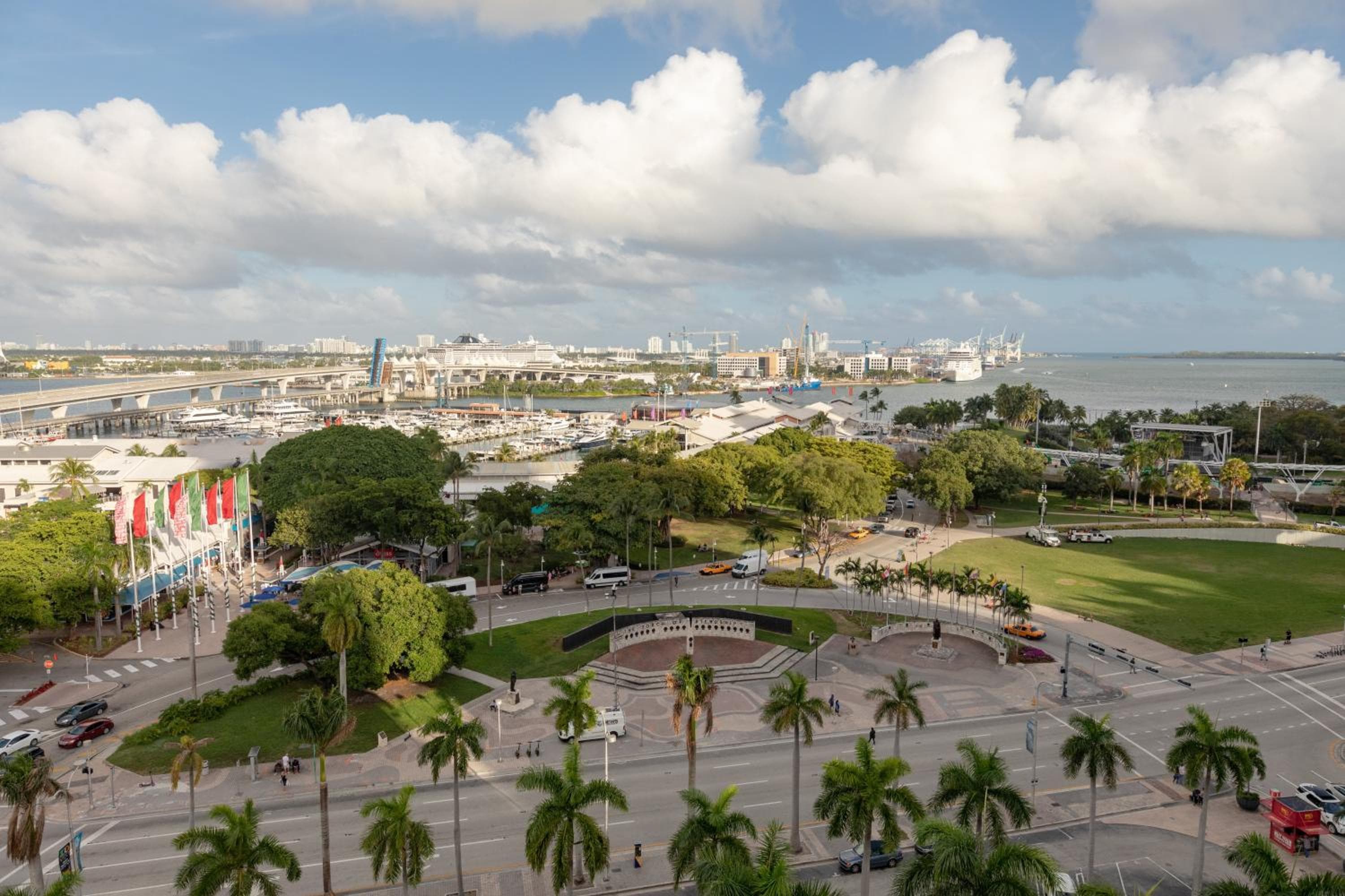 Holiday Inn Hotel Port of Miami-Downtown by IHG