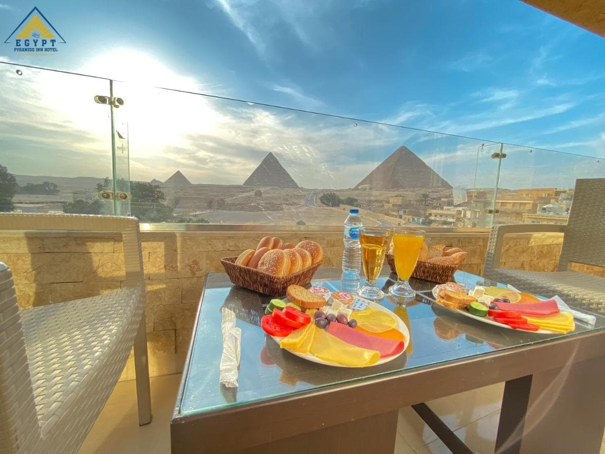 Egypt pyramids inn