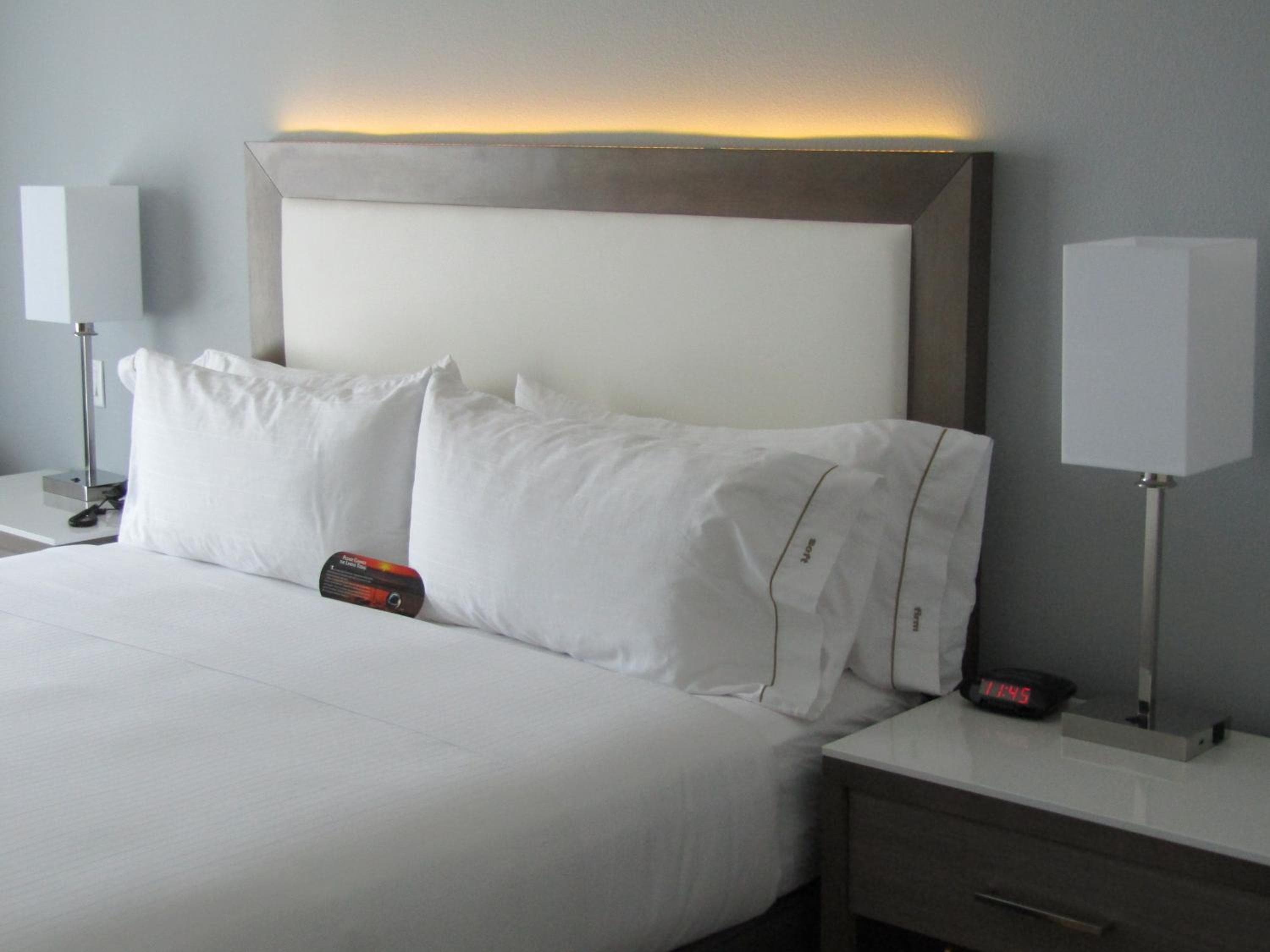 Holiday Inn Express & Suites San Diego - Mission Valley by IHG