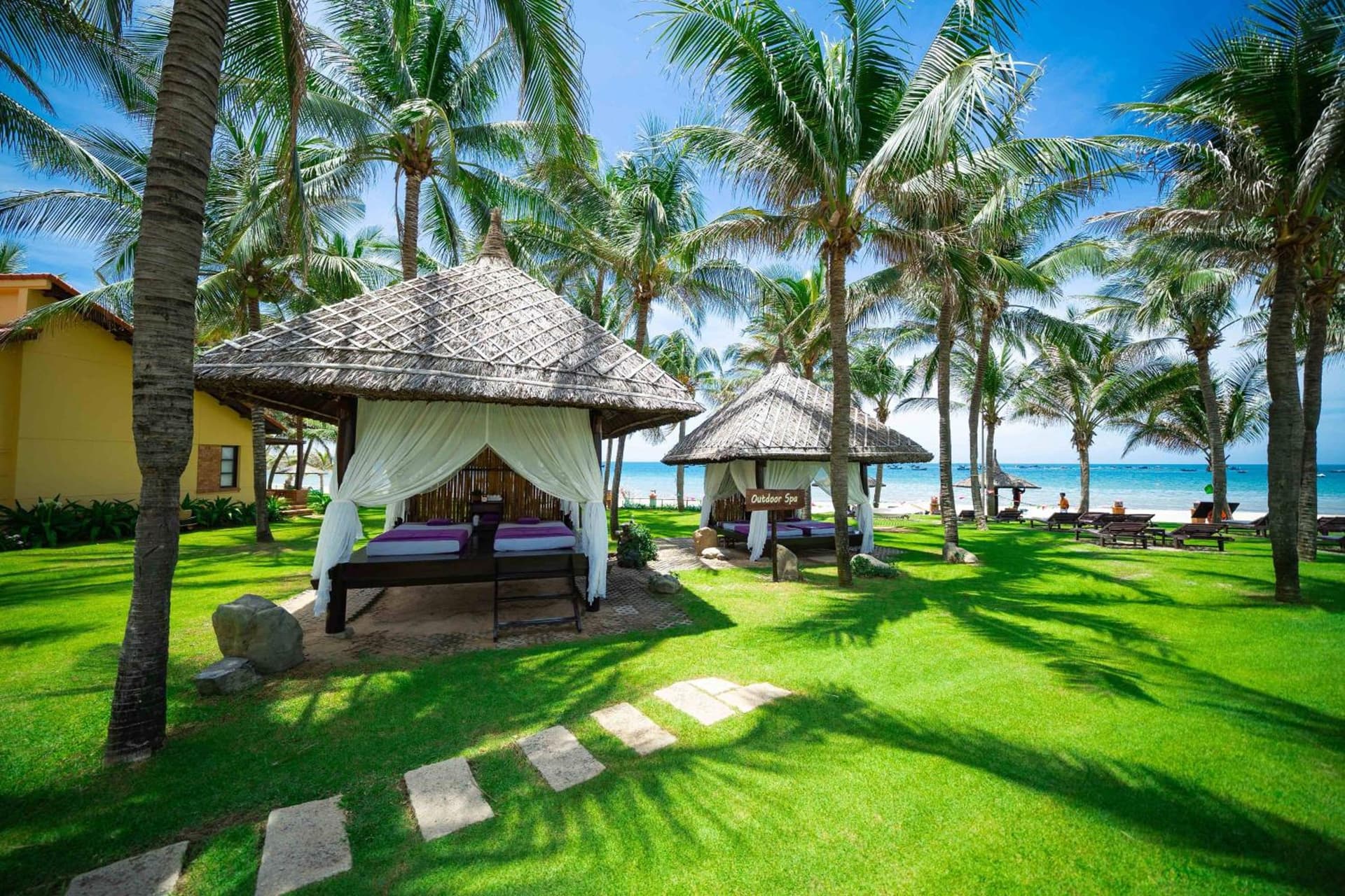 Pandanus Resort - Complimentary Minibar
