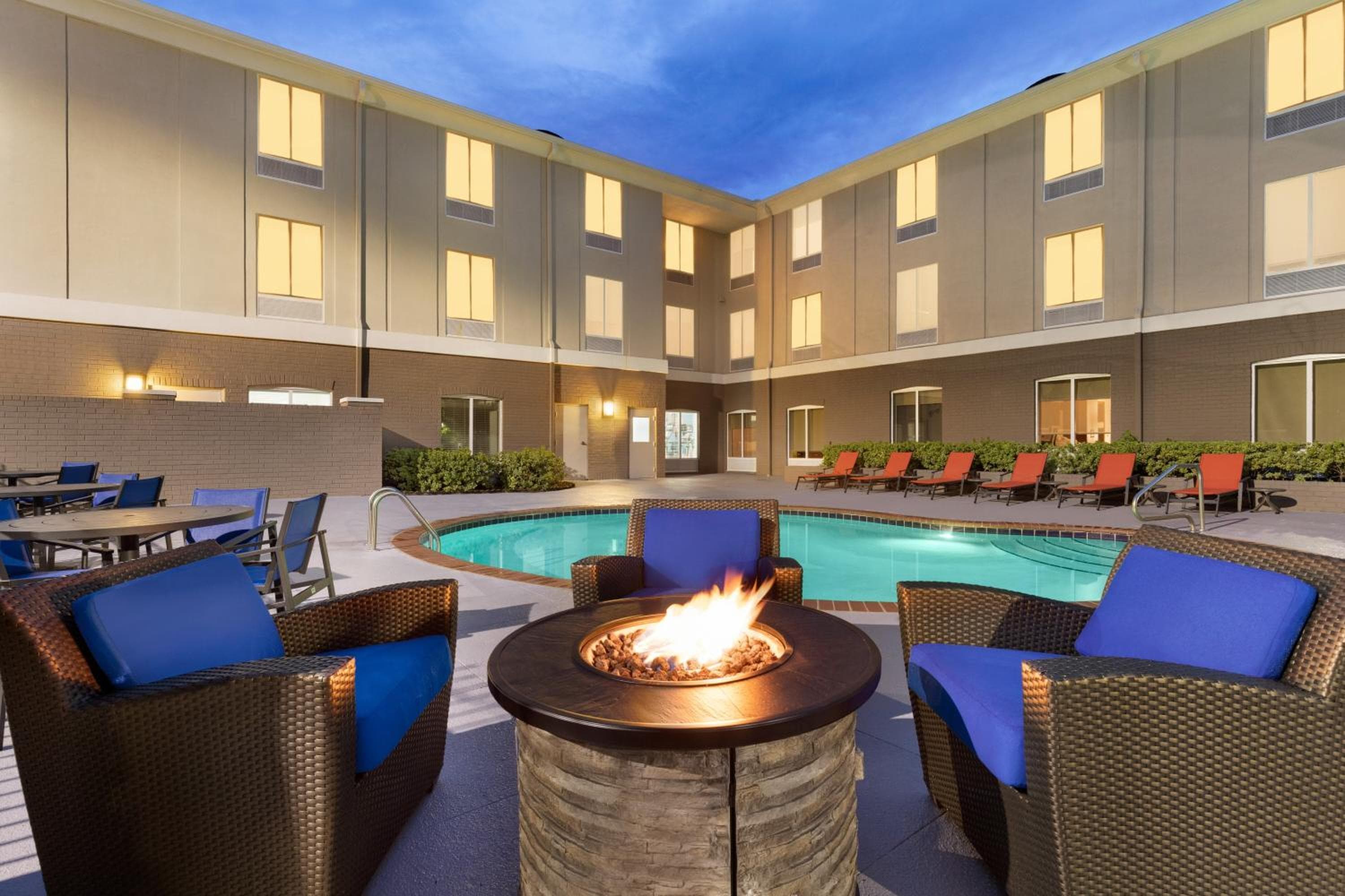Holiday Inn Express & Suites Auburn - University Area by IHG