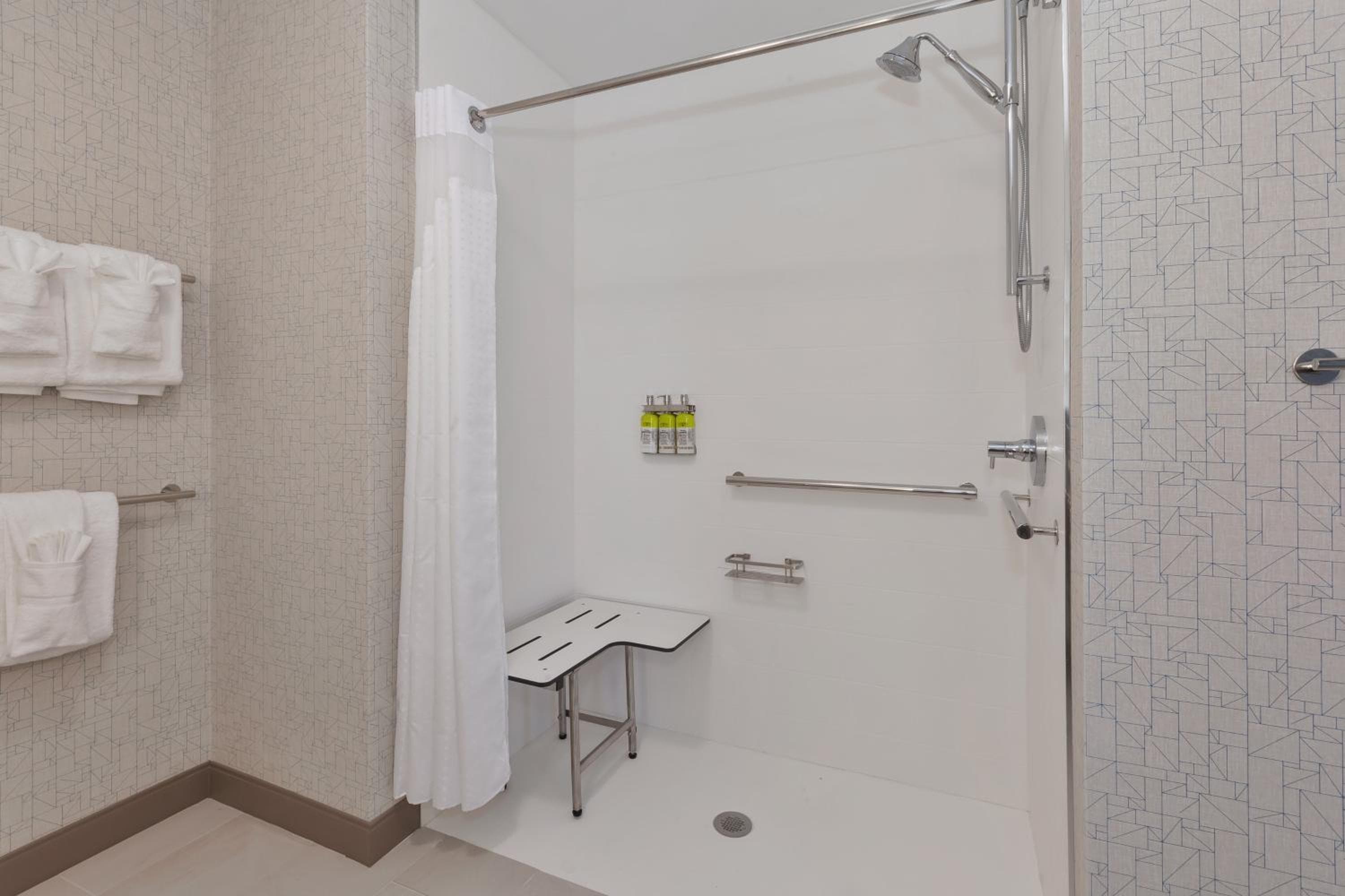 Holiday Inn Express & Suites - Grand Rapids Airport - South by IHG