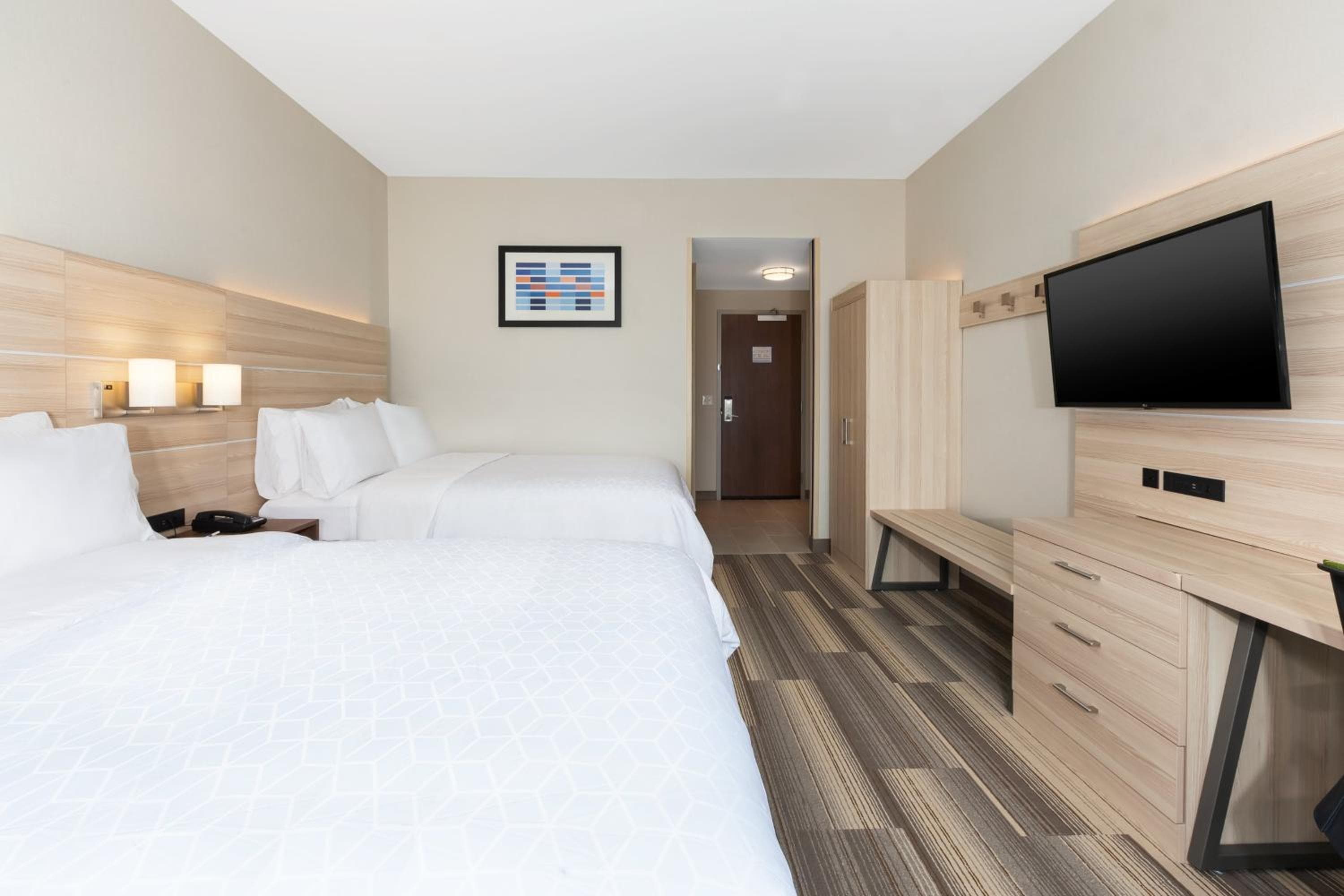 Holiday Inn Express & Suites - Grand Rapids Airport - South by IHG