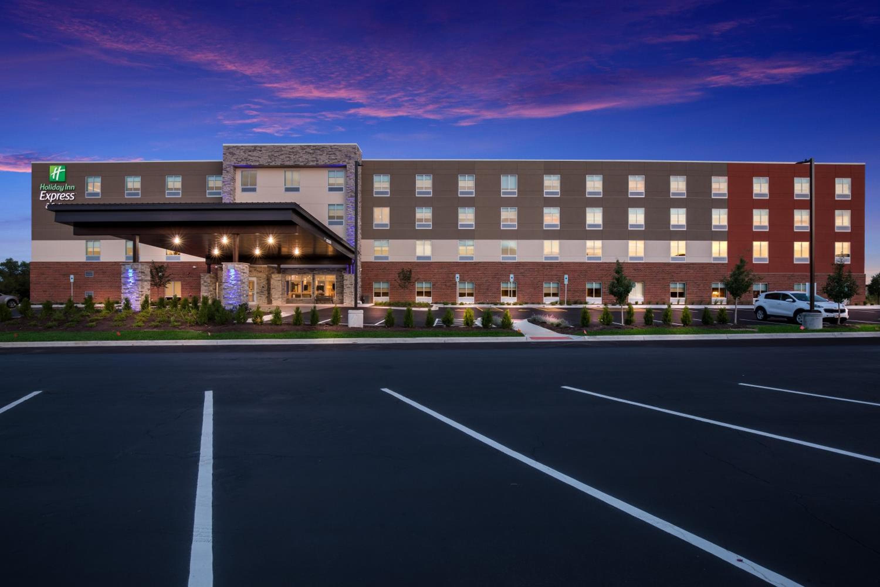 Holiday Inn Express & Suites Chicago - Hoffman Estates by IHG