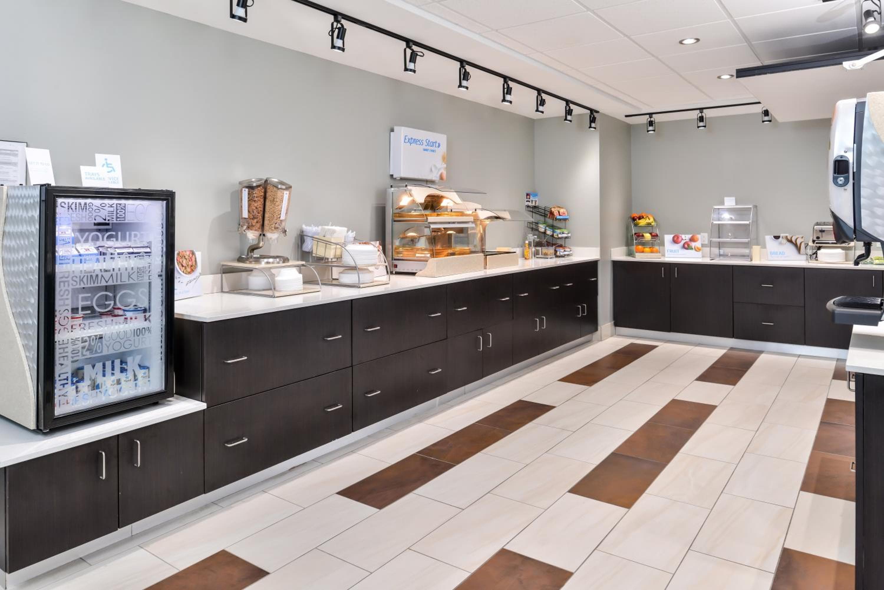 Holiday Inn Express & Suites - Kansas City - Lee's Summit by IHG