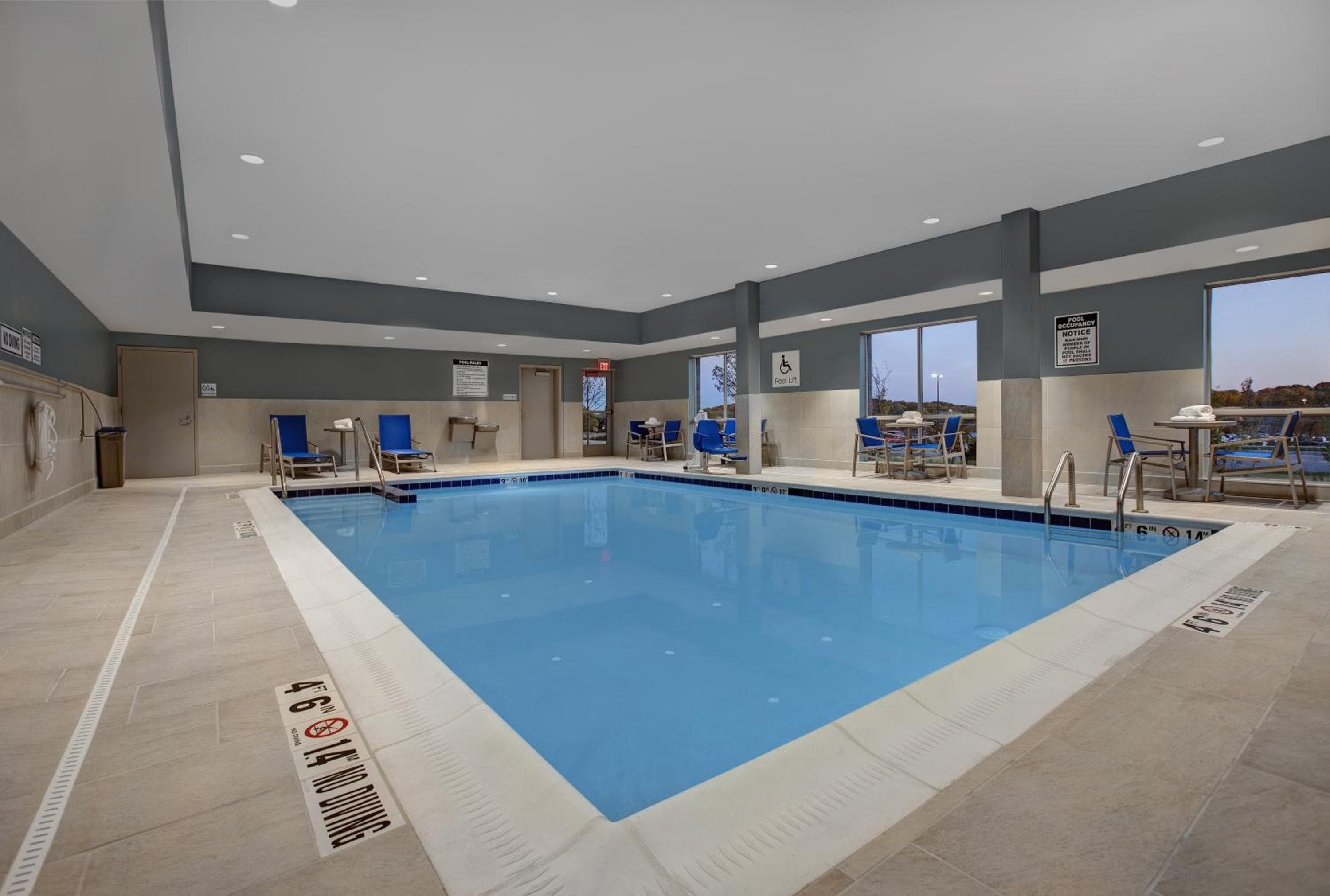 Holiday Inn Express & Suites - Milwaukee - Brookfield by IHG