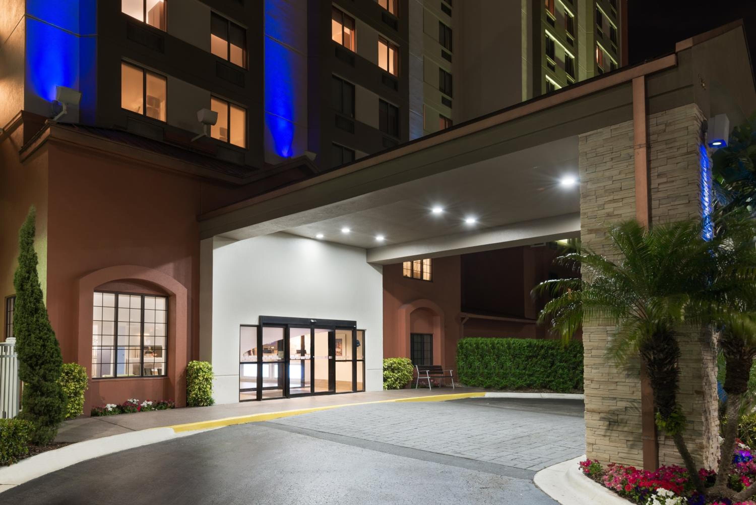 Holiday Inn Express & Suites - Nearest Universal Orlando by IHG