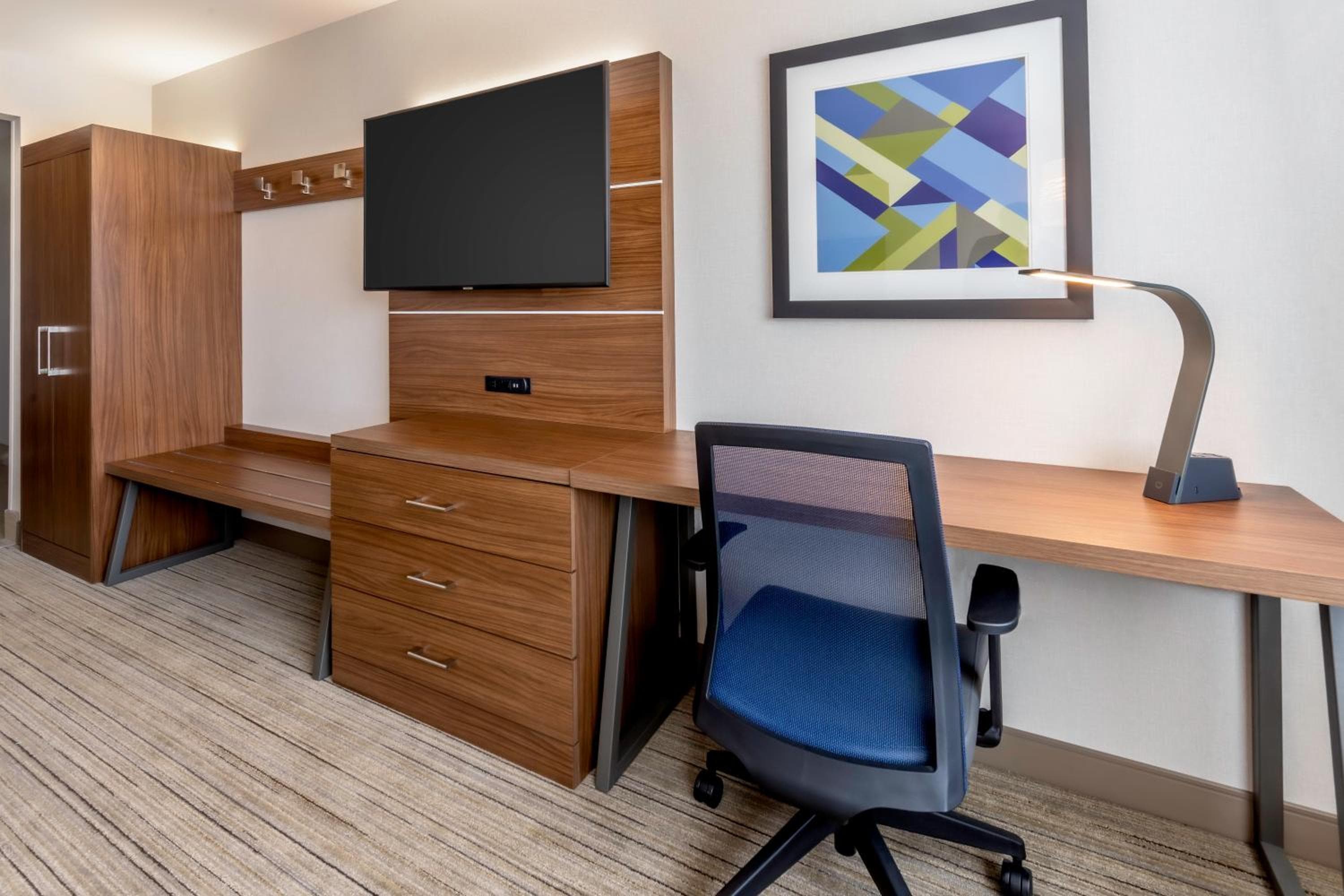 Holiday Inn Express & Suites - Milwaukee West Allis by IHG