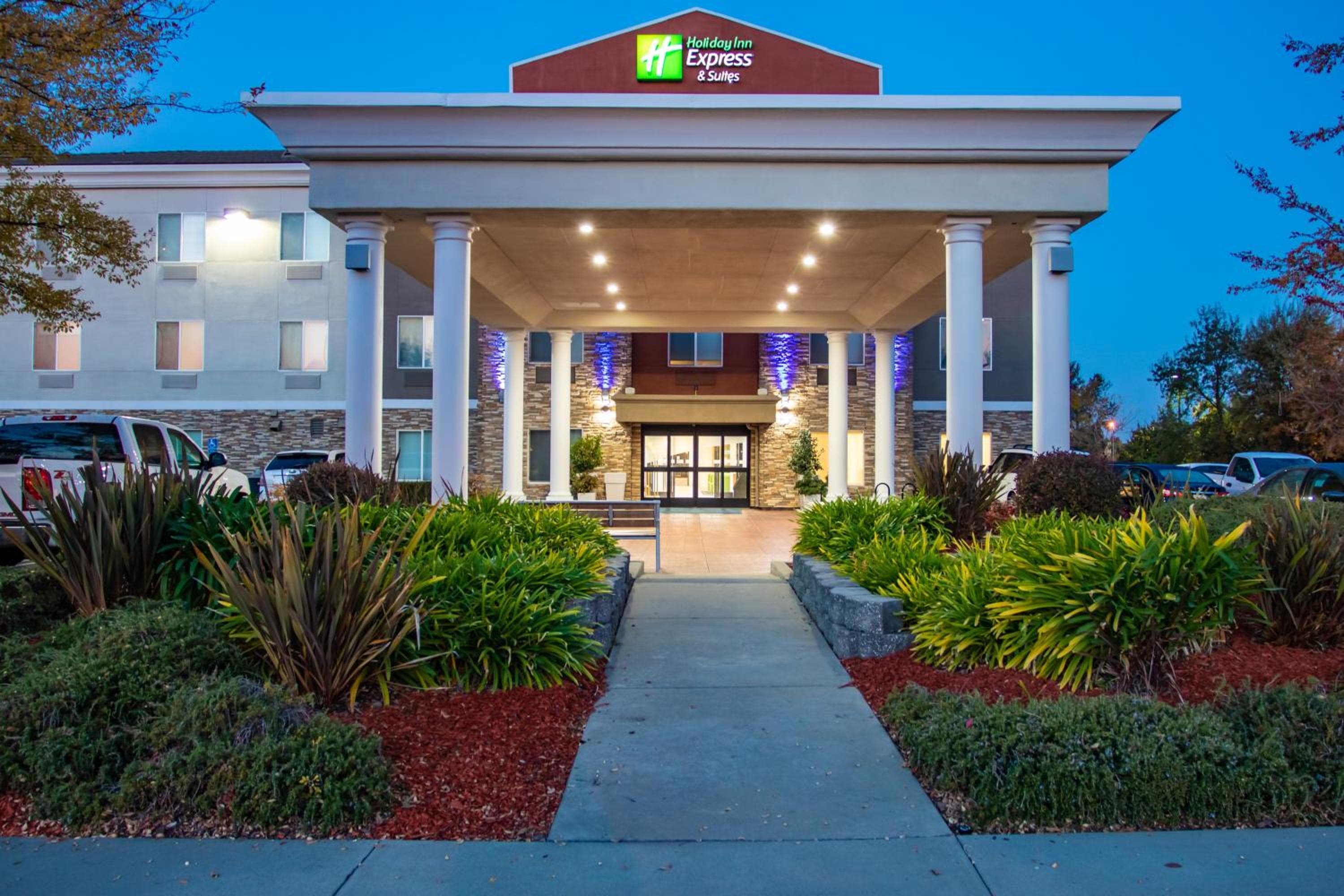 Holiday Inn Express Hotel & Suites Roseville - Galleria Area by IHG