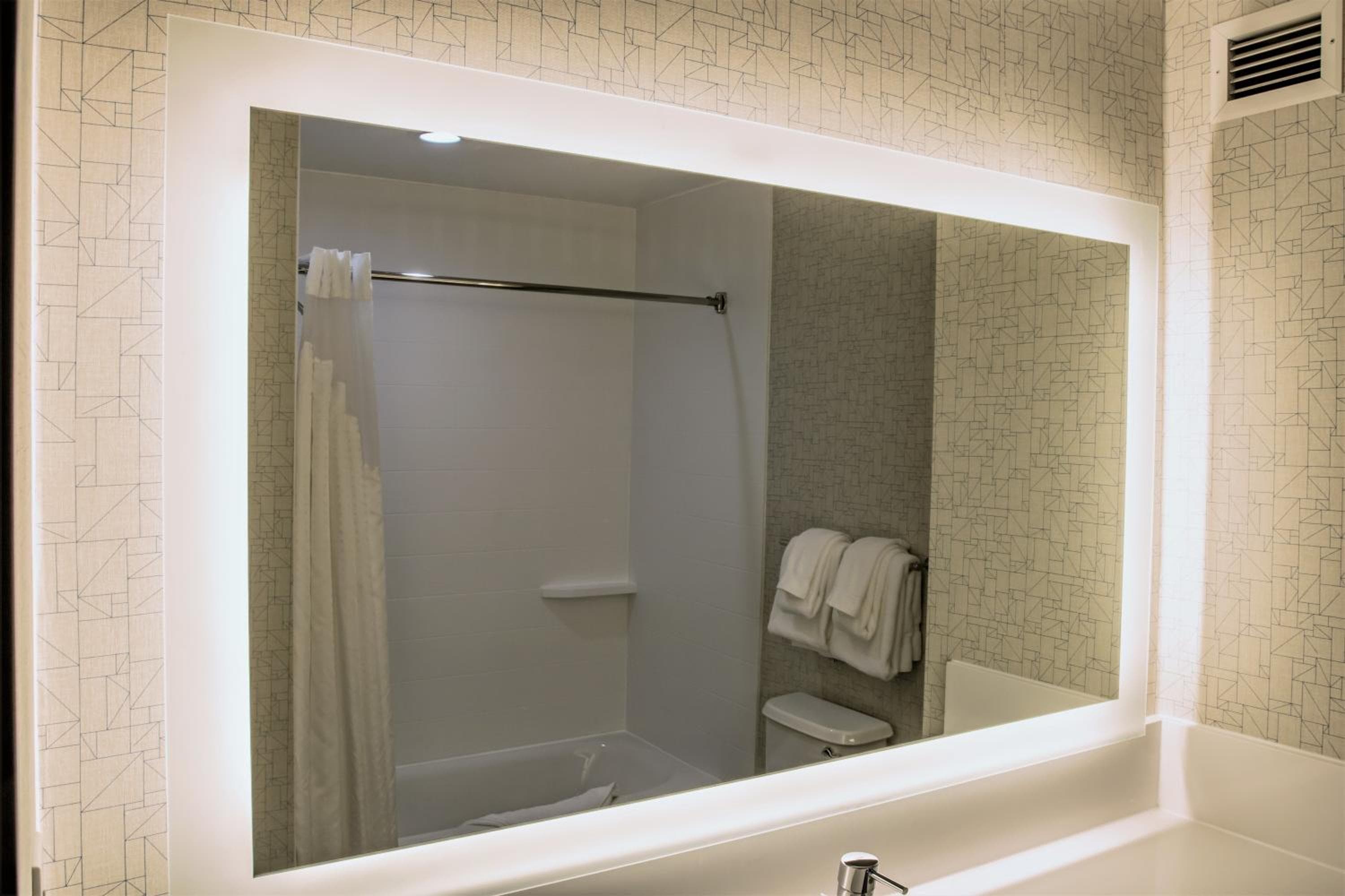 Holiday Inn Express Hotel & Suites Roseville - Galleria Area by IHG