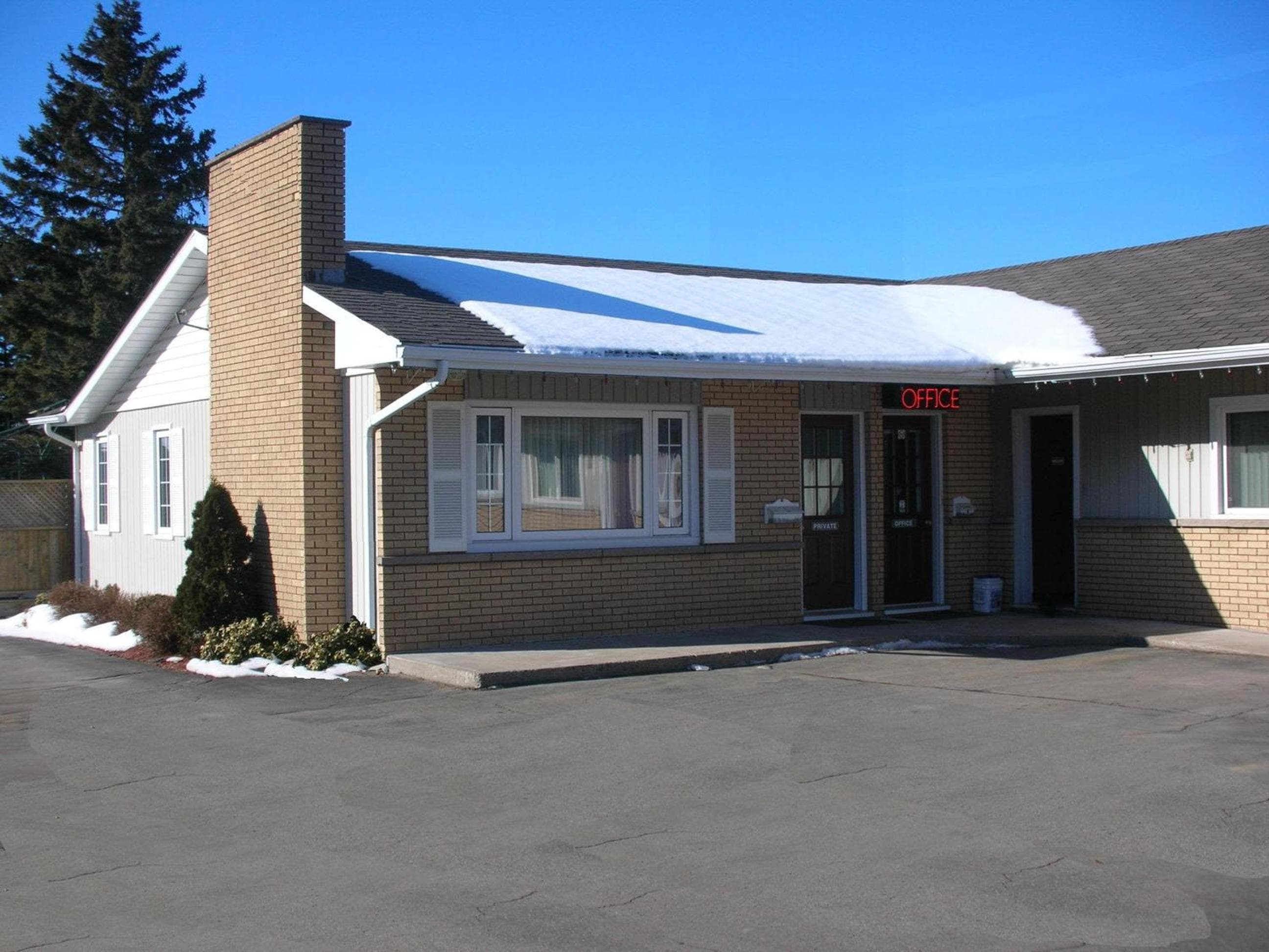 Adams Motel