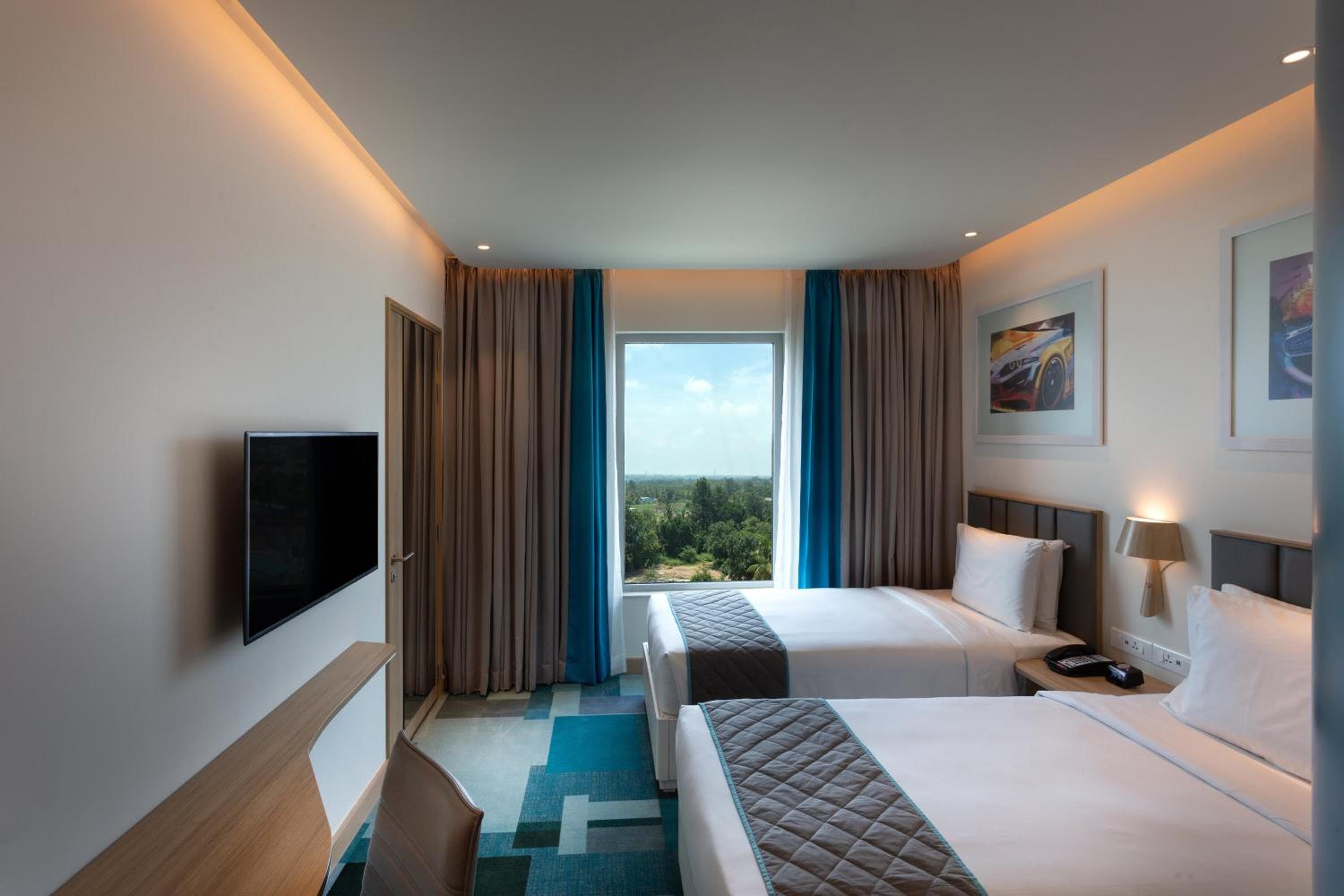 Holiday Inn Express & Suites Bengaluru Old Madras Road by IHG