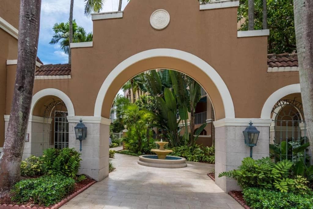 Yacht Club at Aventura 2 Bed 2 bath Luxurius Cozy Brand New 2020