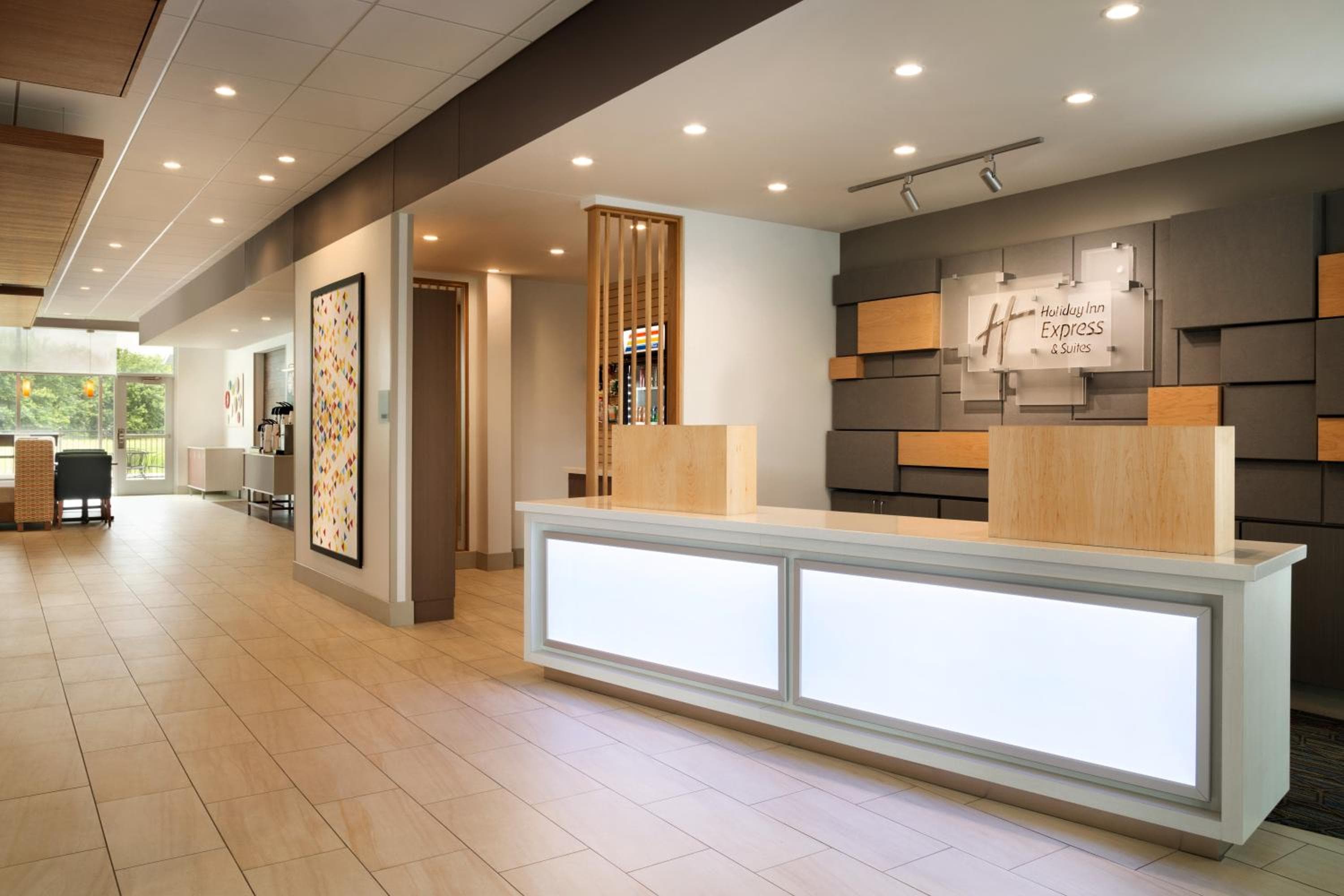 Holiday Inn Express & Suites - Savannah W - Chatham Parkway by IHG