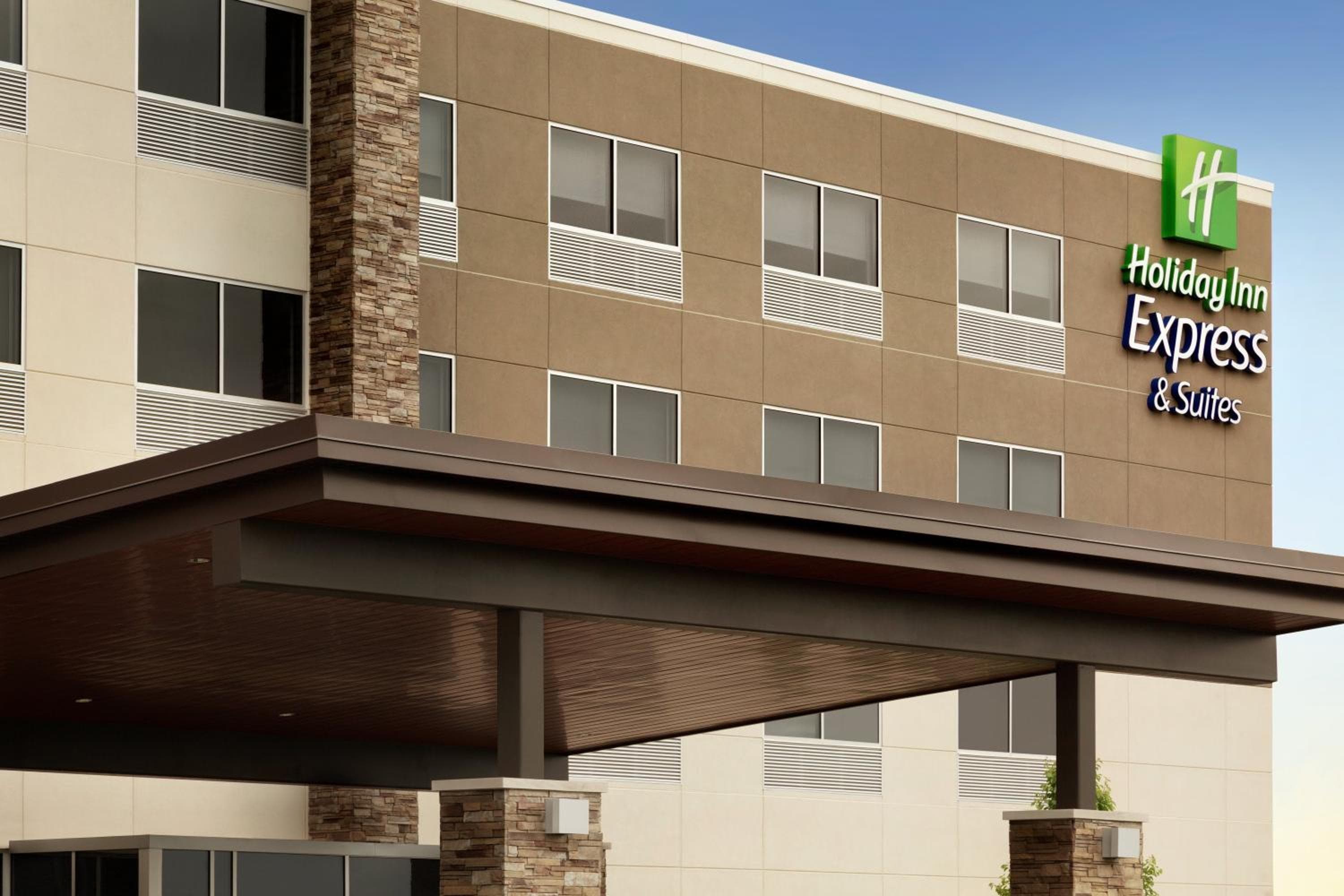 Holiday Inn Express & Suites - Savannah W - Chatham Parkway by IHG