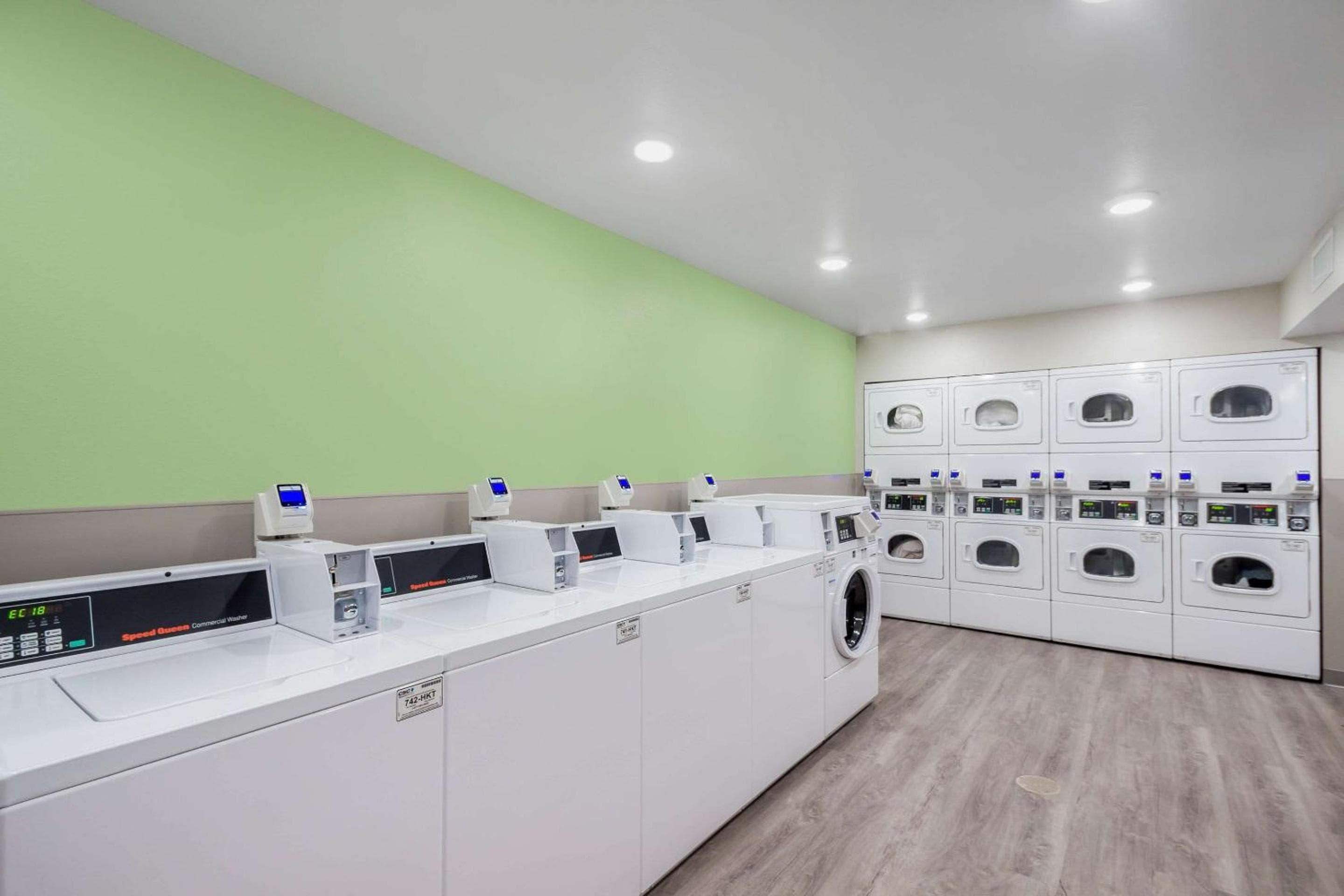 WoodSpring Suites Chicago Addison
