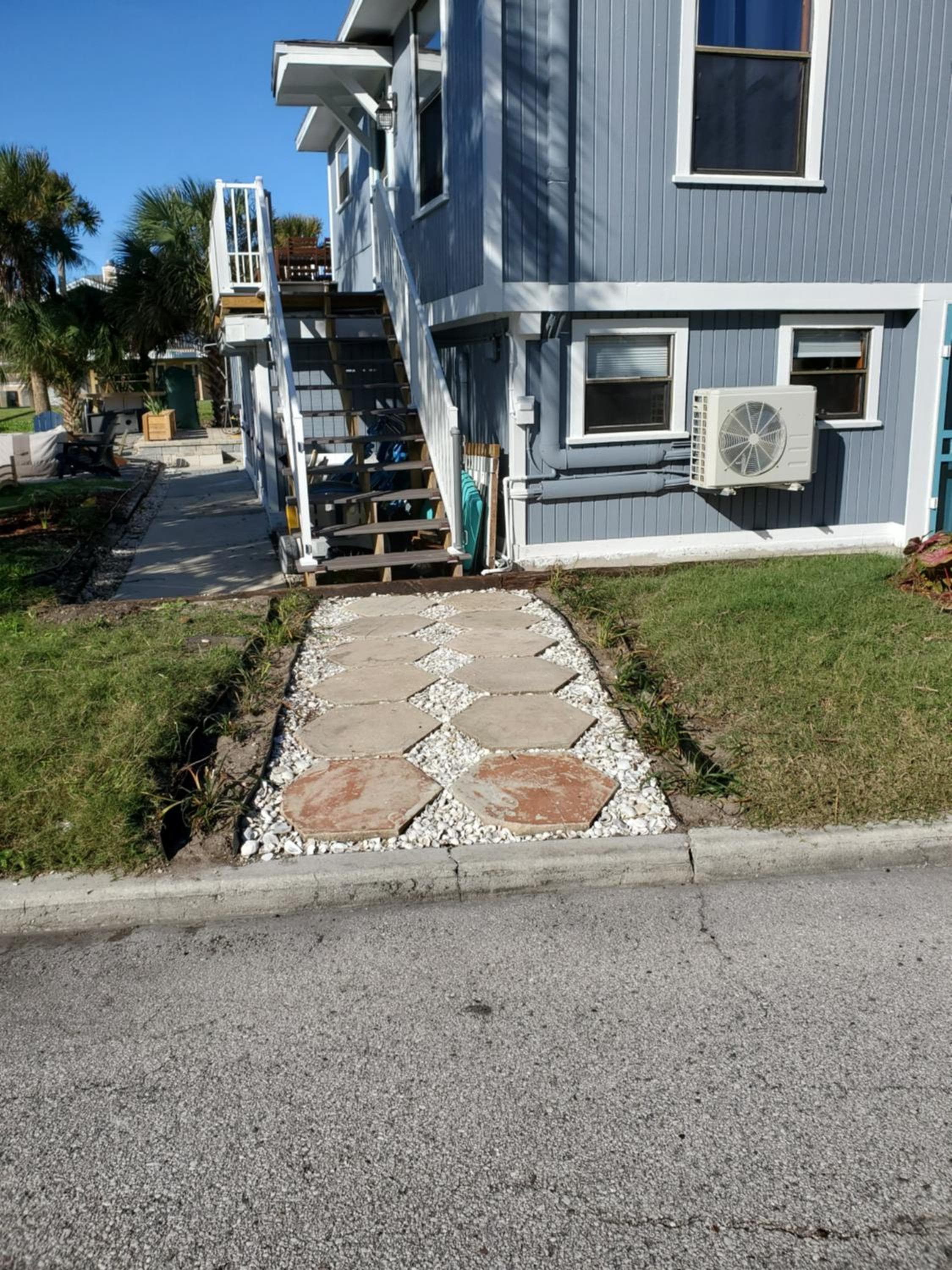 Atlantic Shores Getaway steps from Jax Beach Private House Pet Friendly Near to the Mayo Clinic - UNF - TPC Sawgrass - Convention Center - Shopping Malls -