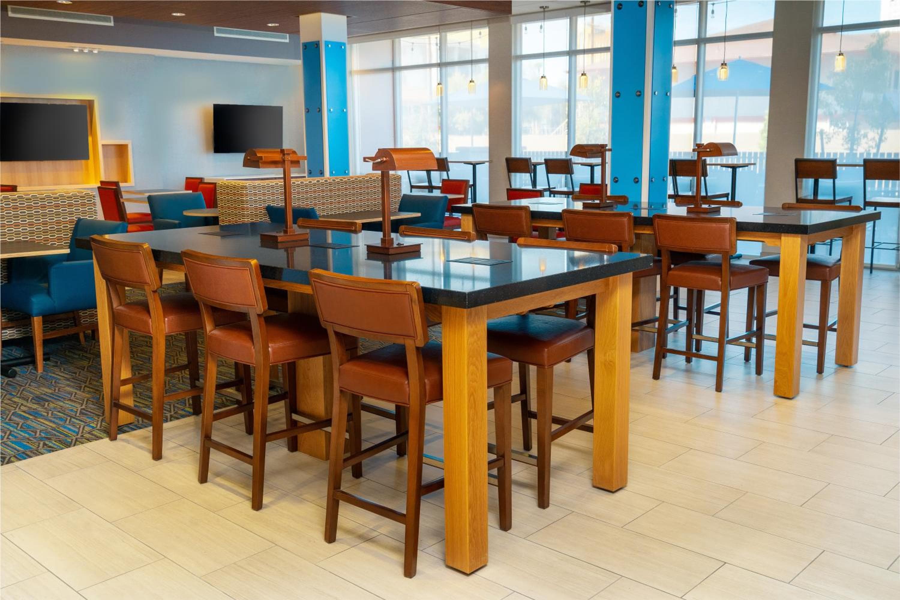 Holiday Inn Express & Suites - Las Vegas - E Tropicana by IHG