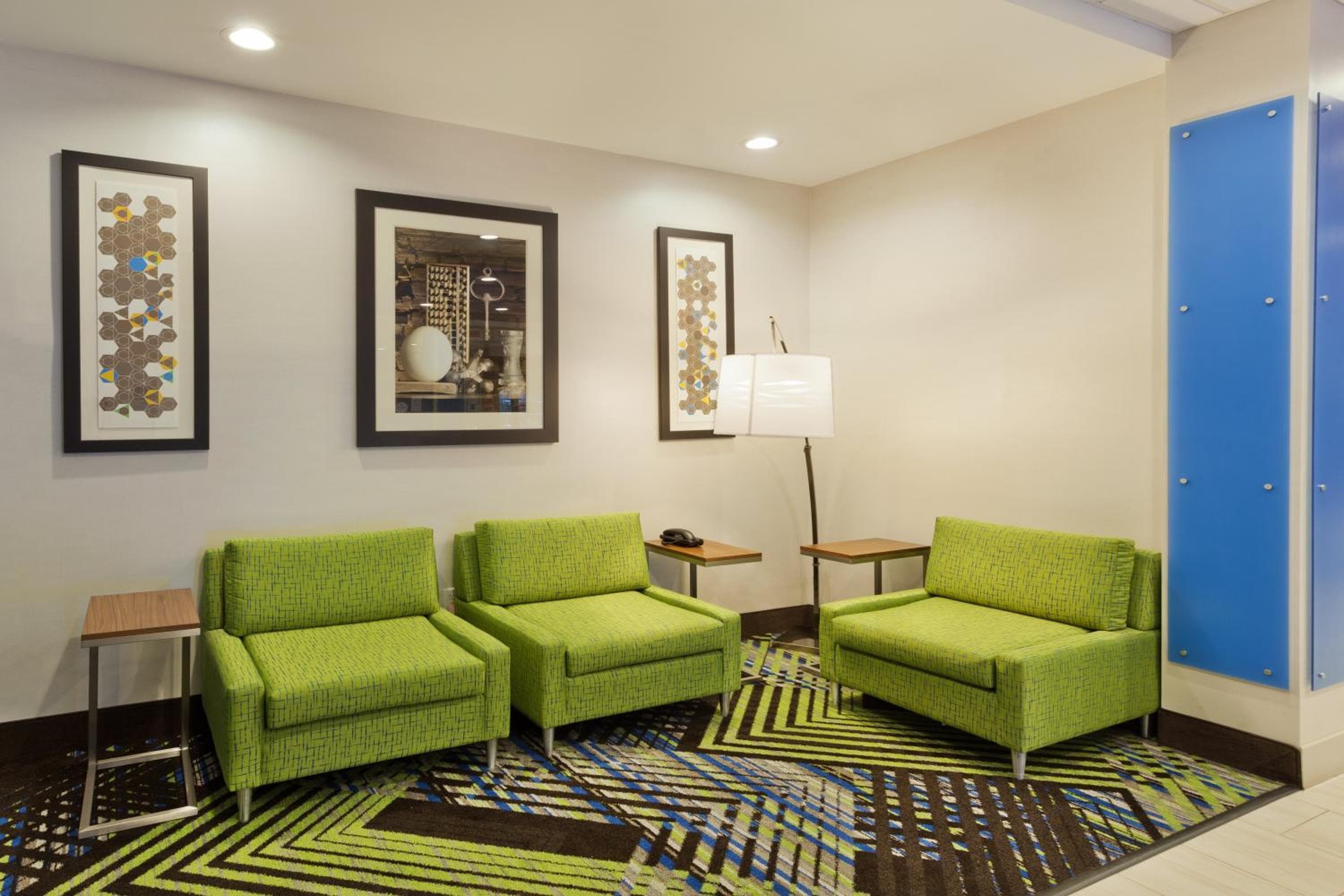 Holiday Inn Express & Suites - Fayetteville by IHG