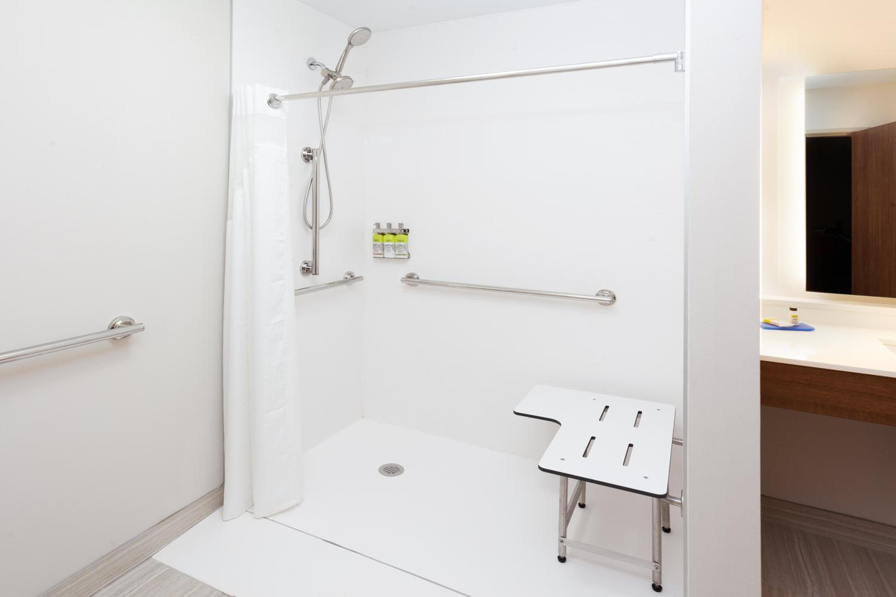 Holiday Inn Express & Suites - Fayetteville by IHG