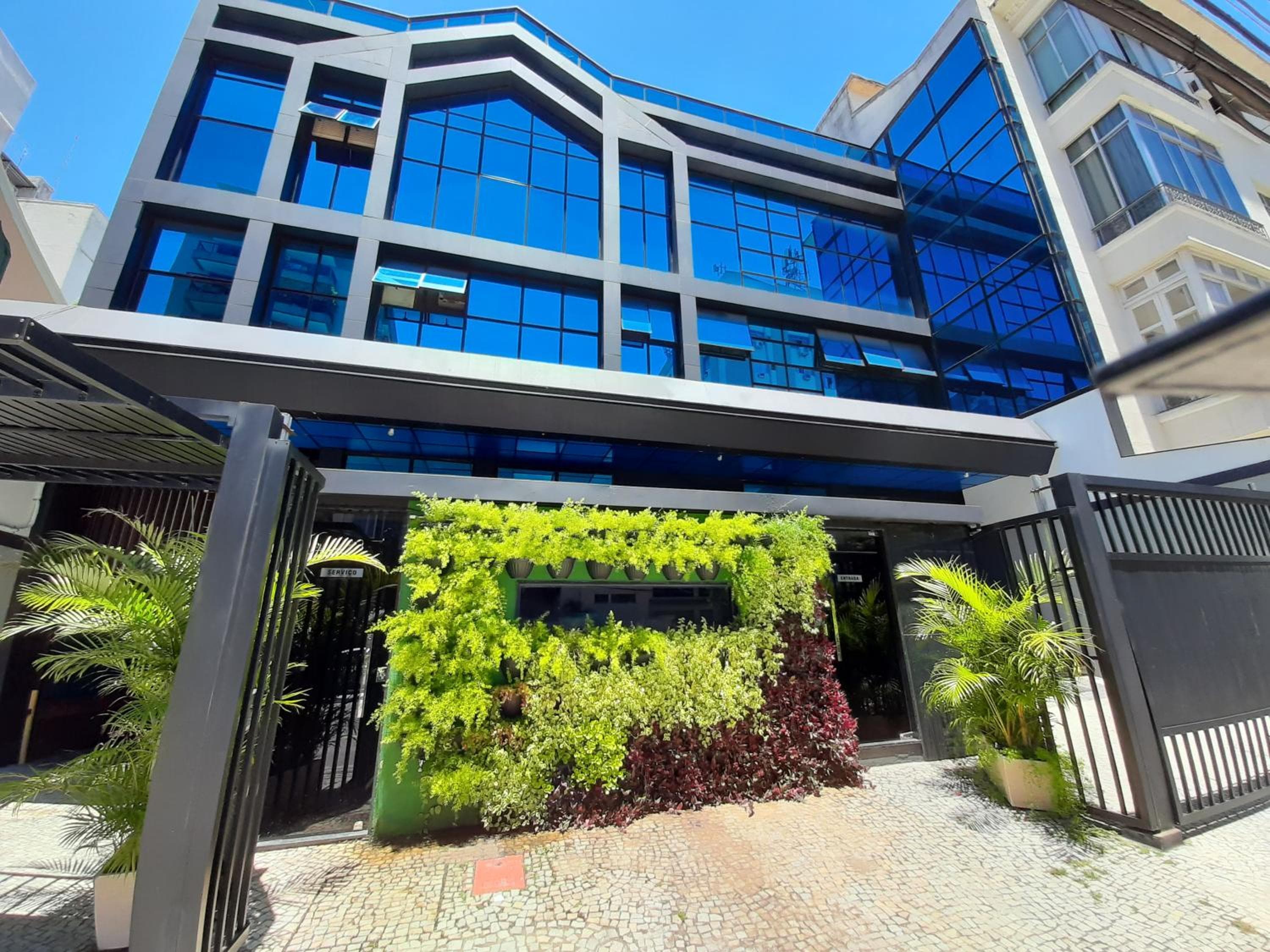 BAMBINA HOTEL -Adultos Somente