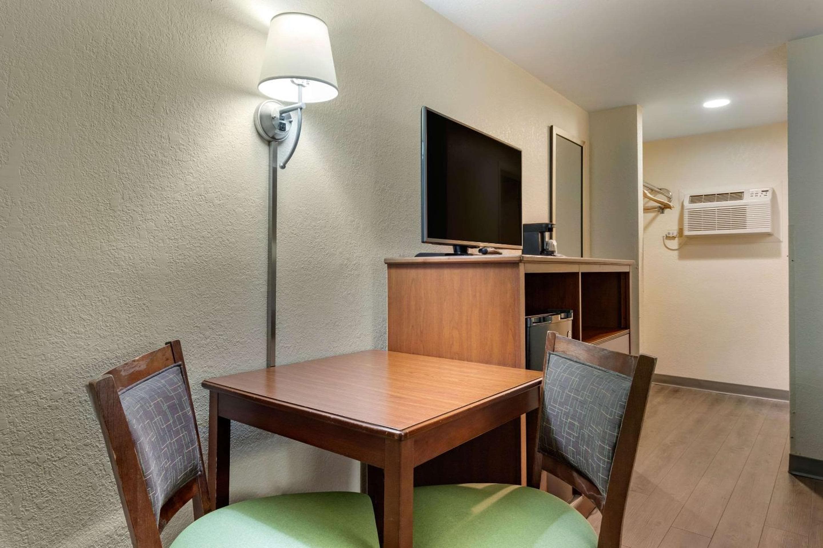 Econo Lodge Cherokee Near Island Park