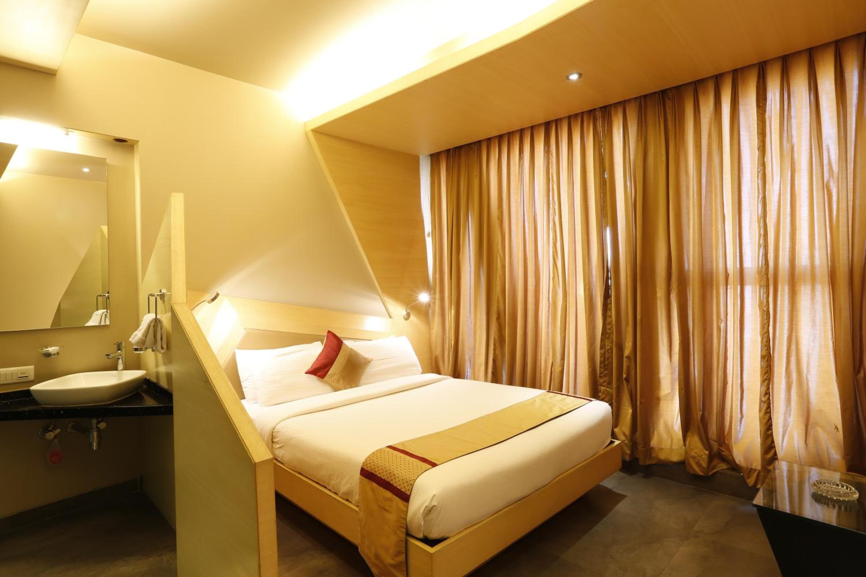Dragonfly Hotel - The Art Hotel