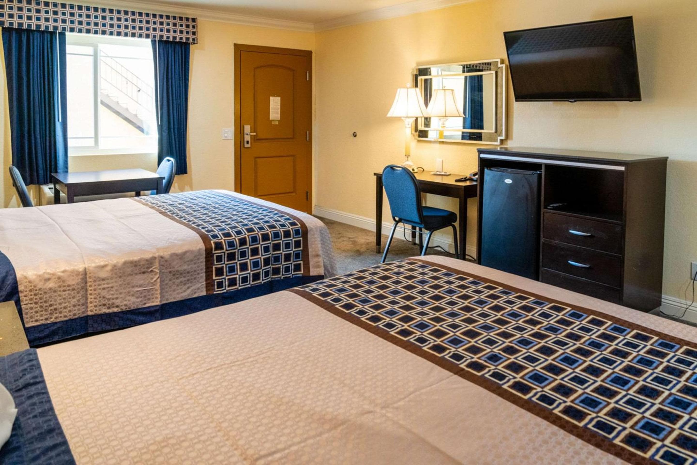 Rodeway Inn & Suites Colton-Riverside
