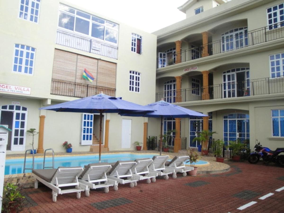 Studio at Pointe aux piments 200 m away from the beach with shared pool balcony and wifi