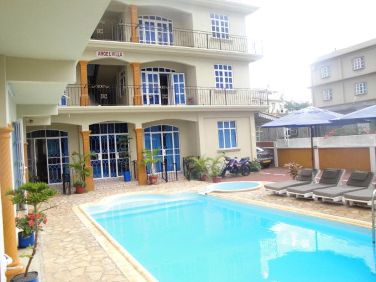 Studio at Pointe aux piments 200 m away from the beach with shared pool balcony and wifi