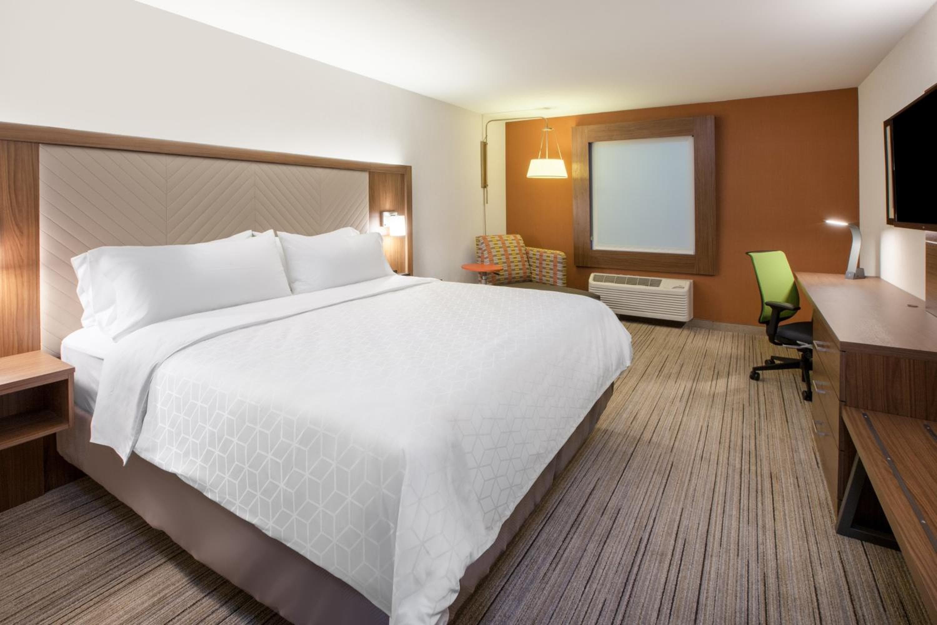 Holiday Inn Express & Suites Woodside LaGuardia Airport