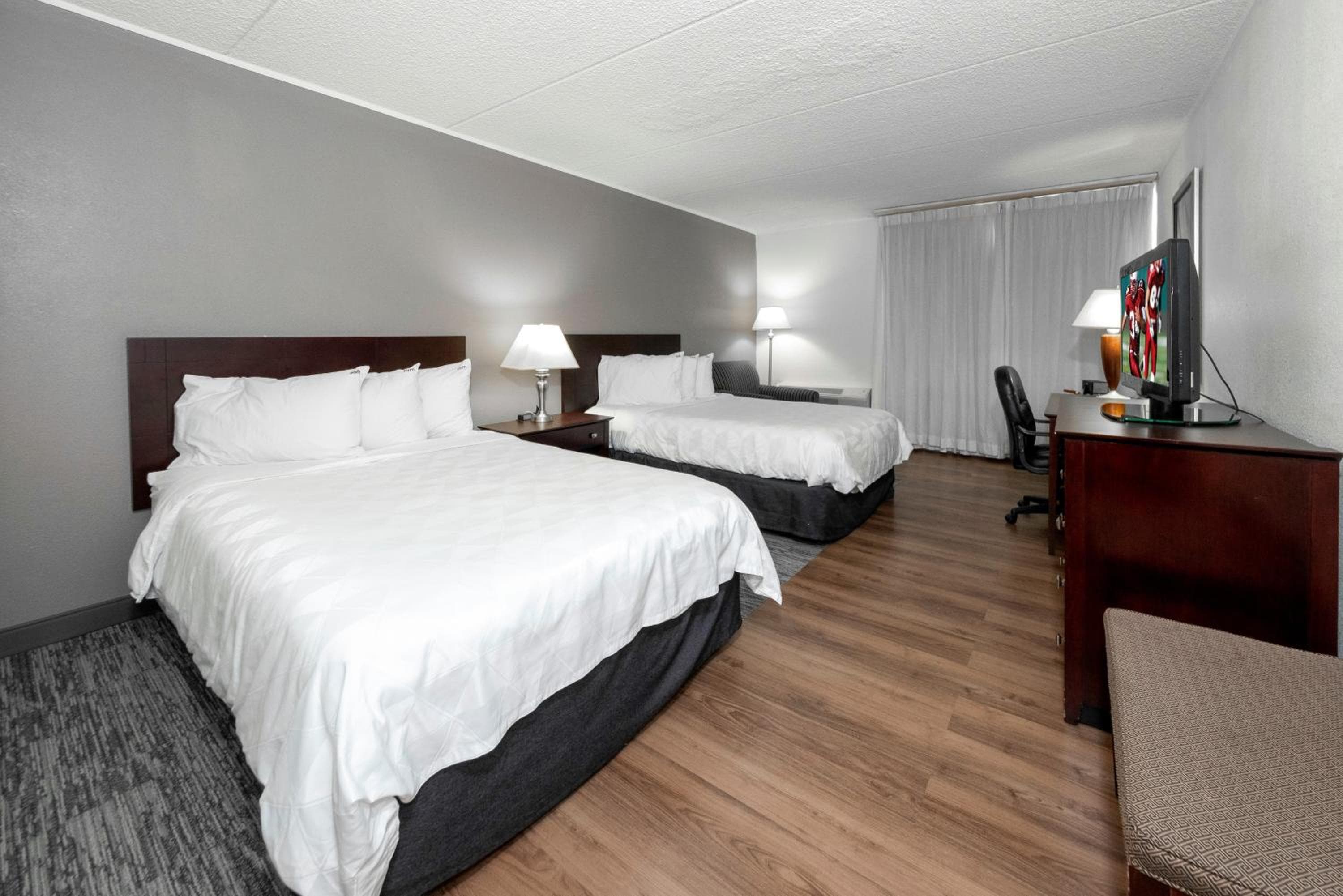 Red Roof Inn PLUS Woodbridge - Carteret