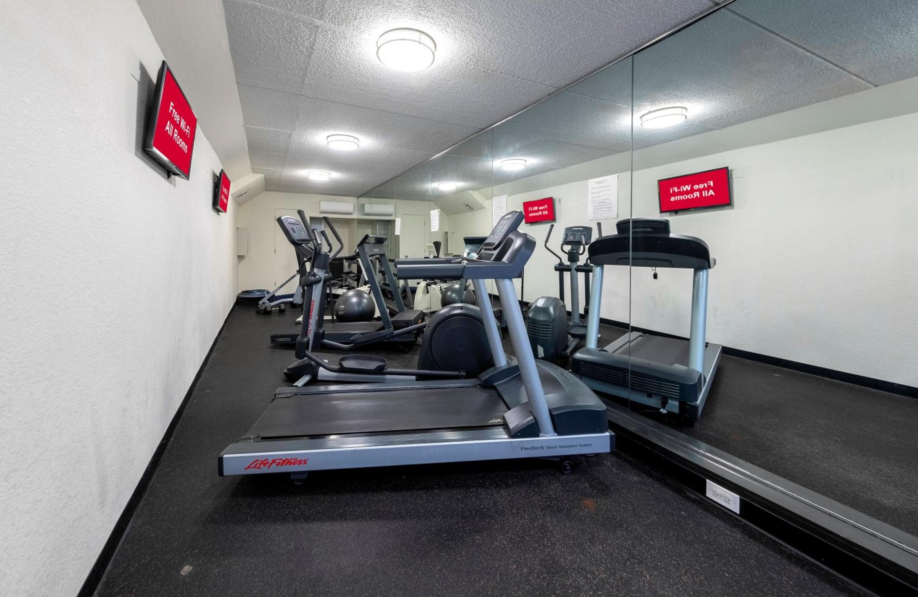 Red Roof Inn PLUS Woodbridge - Carteret