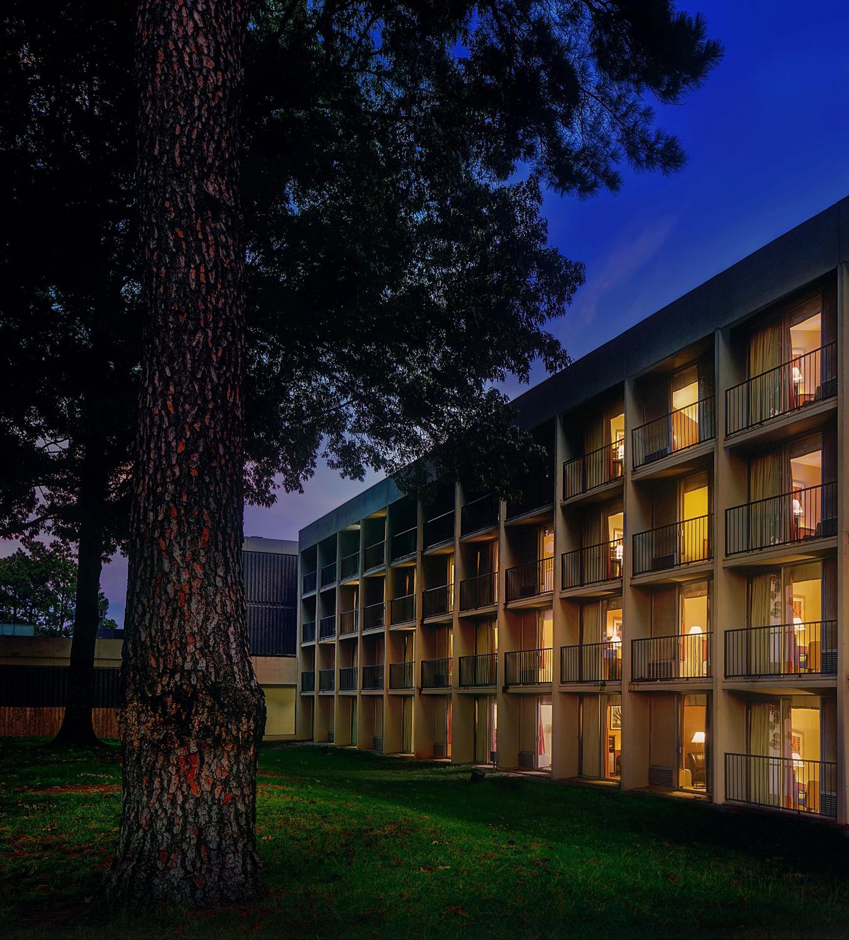 Historic Whispering Woods Hotel & Conference Center