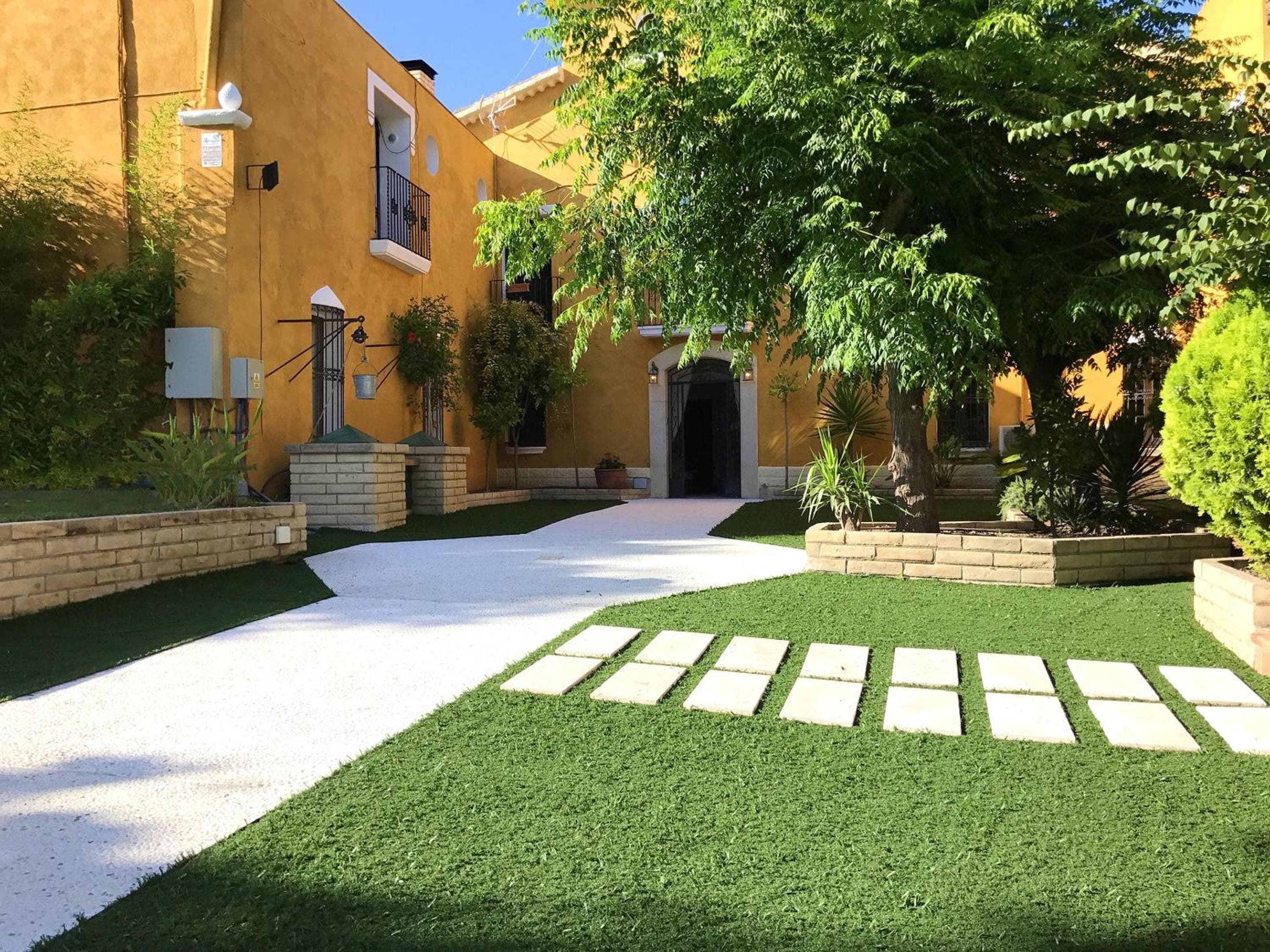 Spacious villa in Can Trabal with private pool and jacuzzi 980 m²