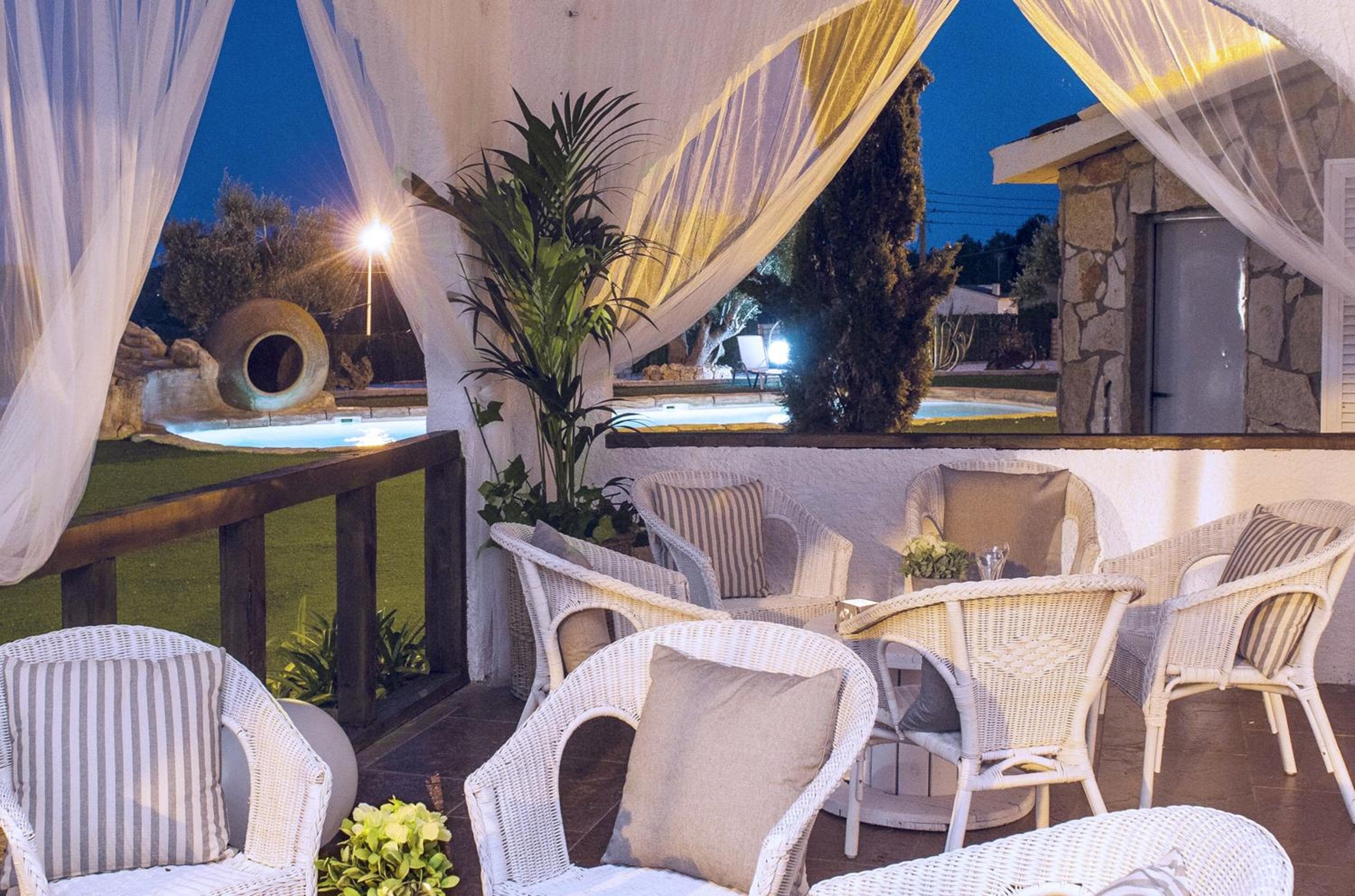 Spacious villa in Can Trabal with private pool and jacuzzi 980 m²