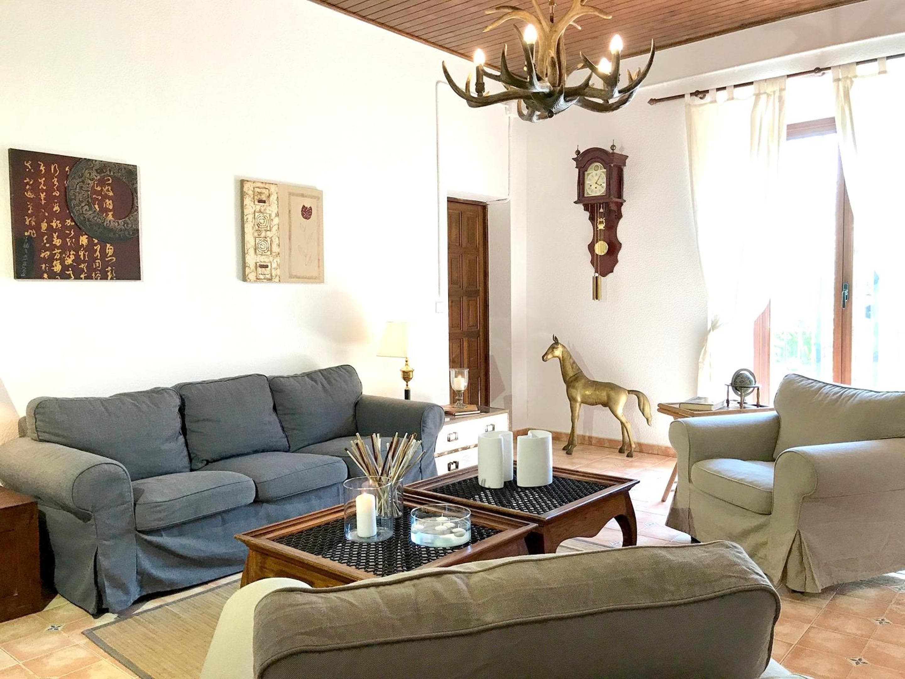 Spacious villa in Can Trabal with private pool and jacuzzi 980 m²