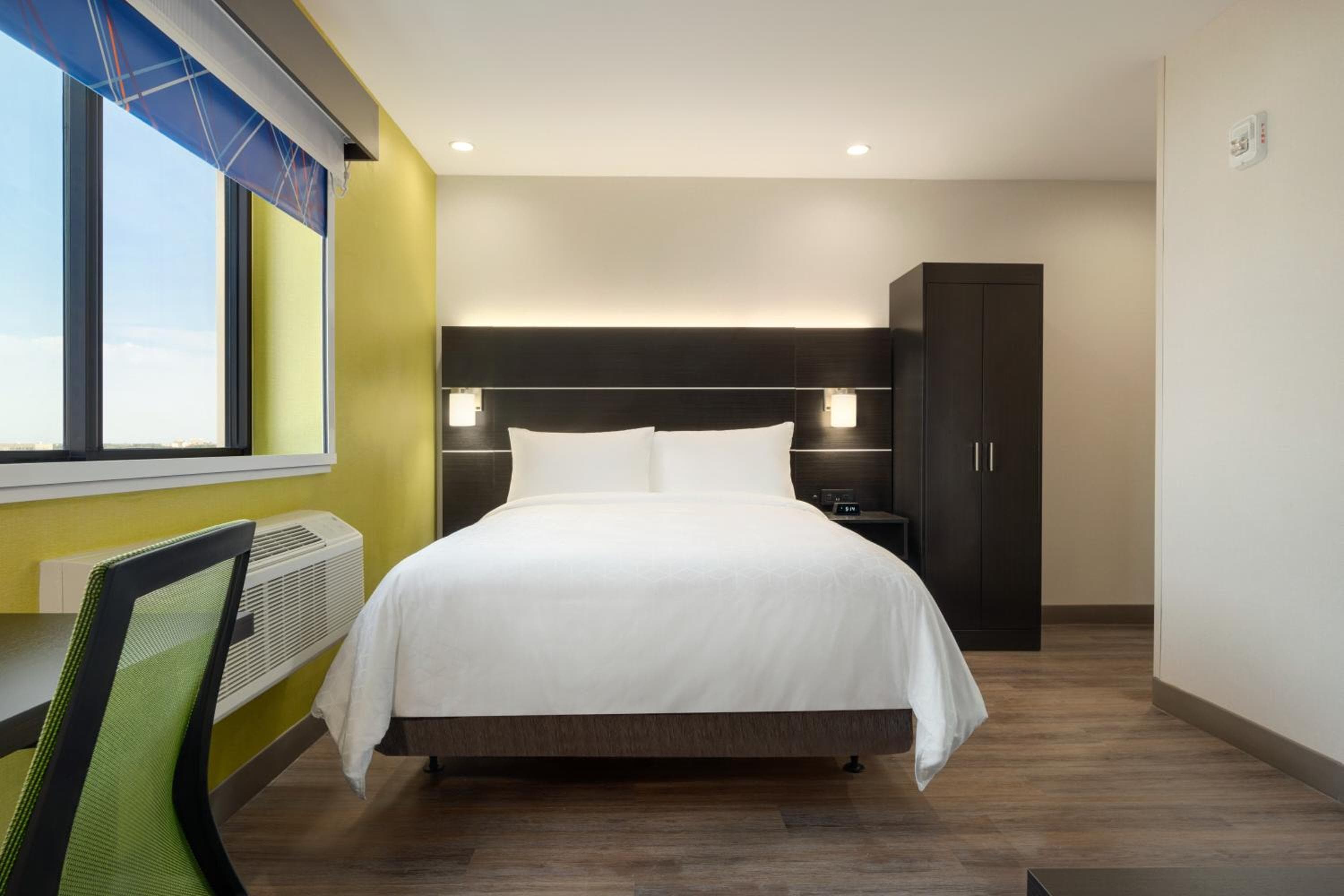 Holiday Inn Express - Jamaica - JFK AirTrain - NYC by IHG