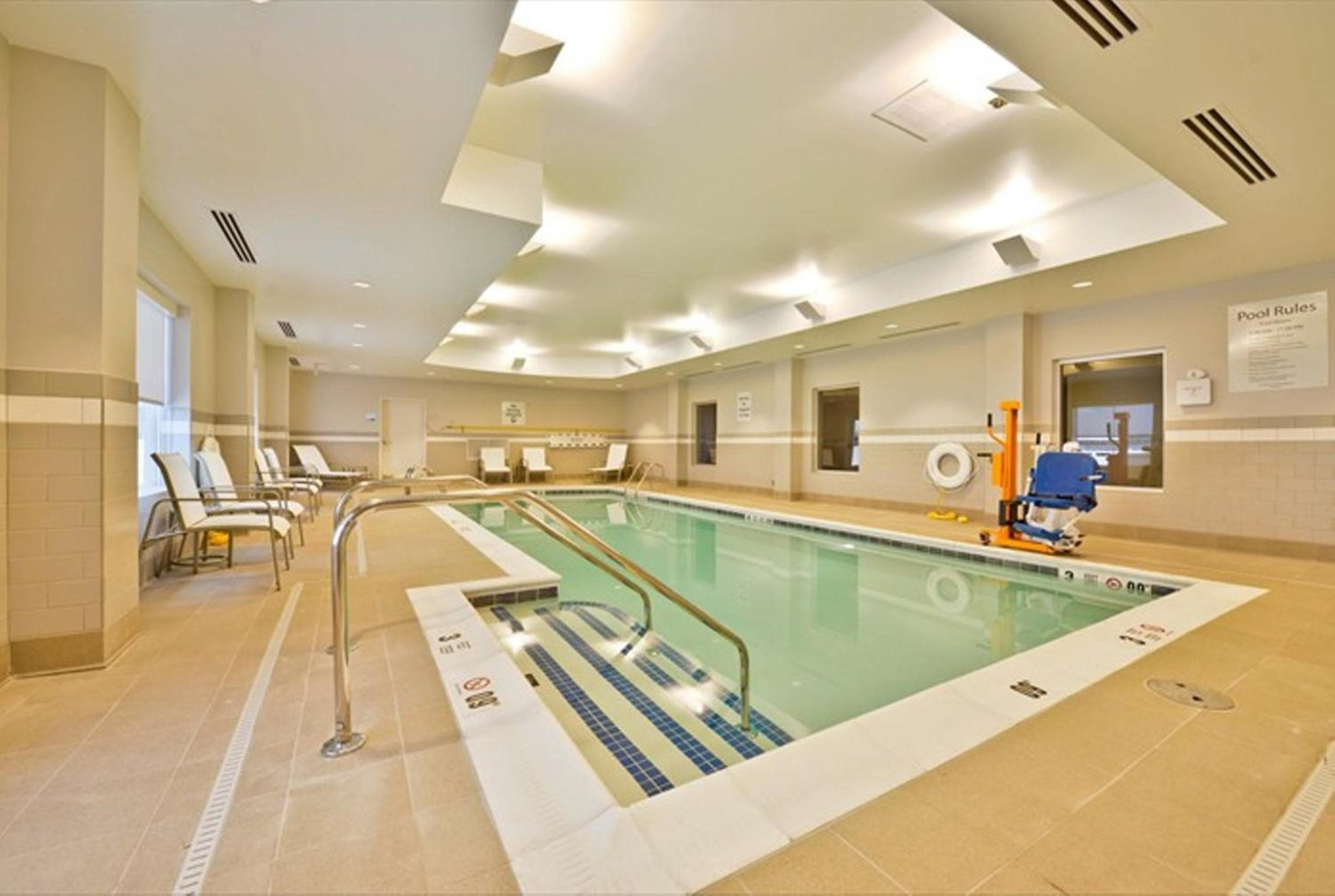 Holiday Inn Express & Suites Utica, NY