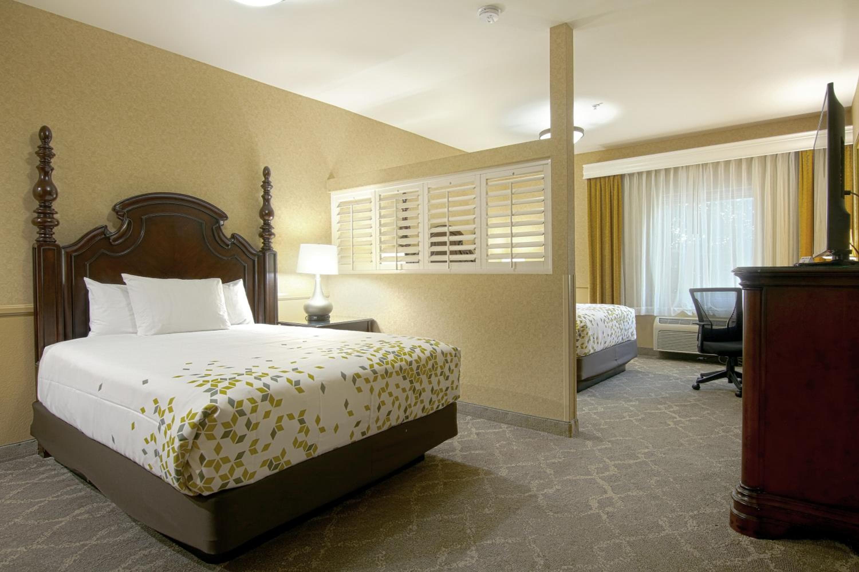 Azure Hotel&Suites Ontario Trademark Collection by Wyndham