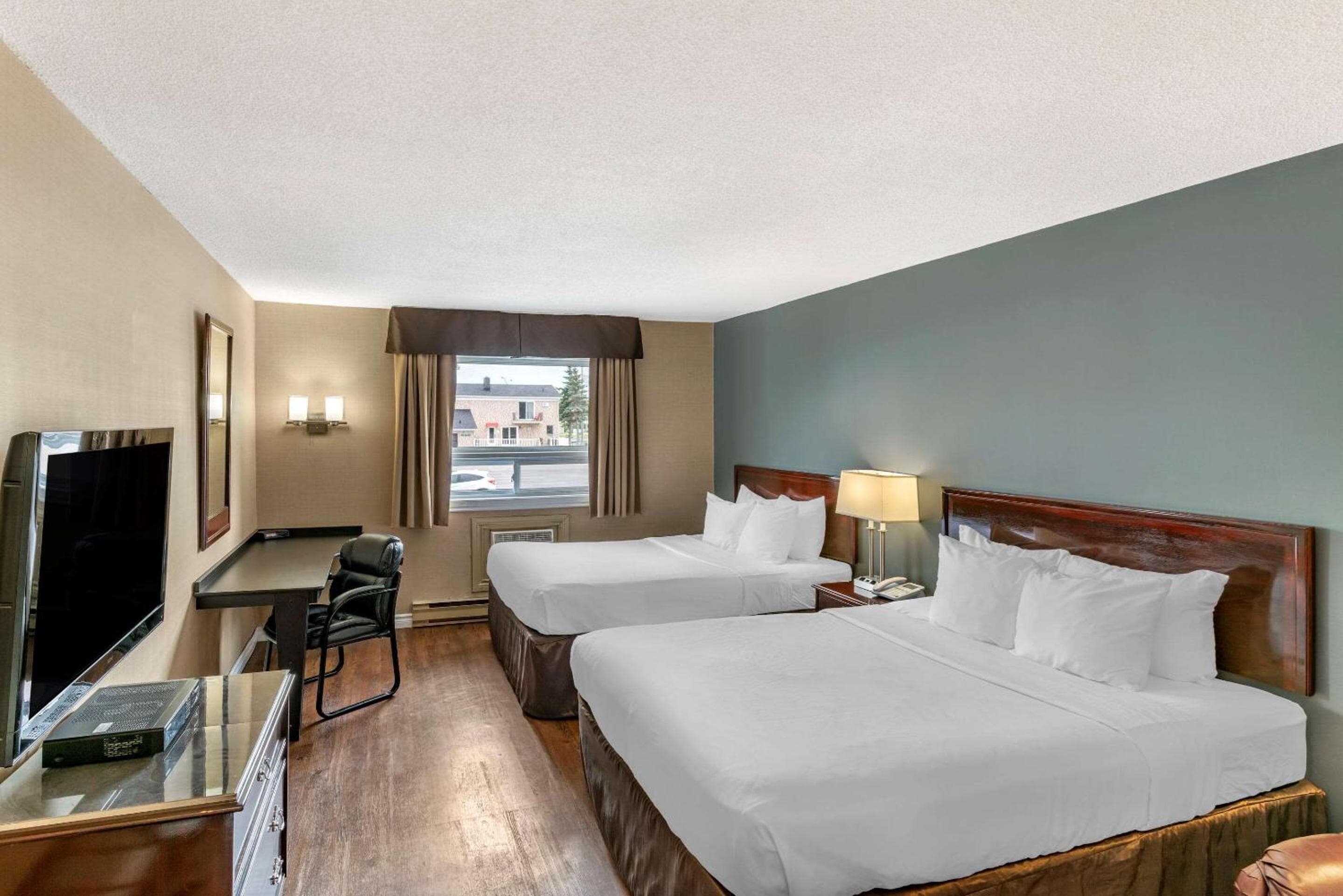 Econo Lodge Montreal-Brossard