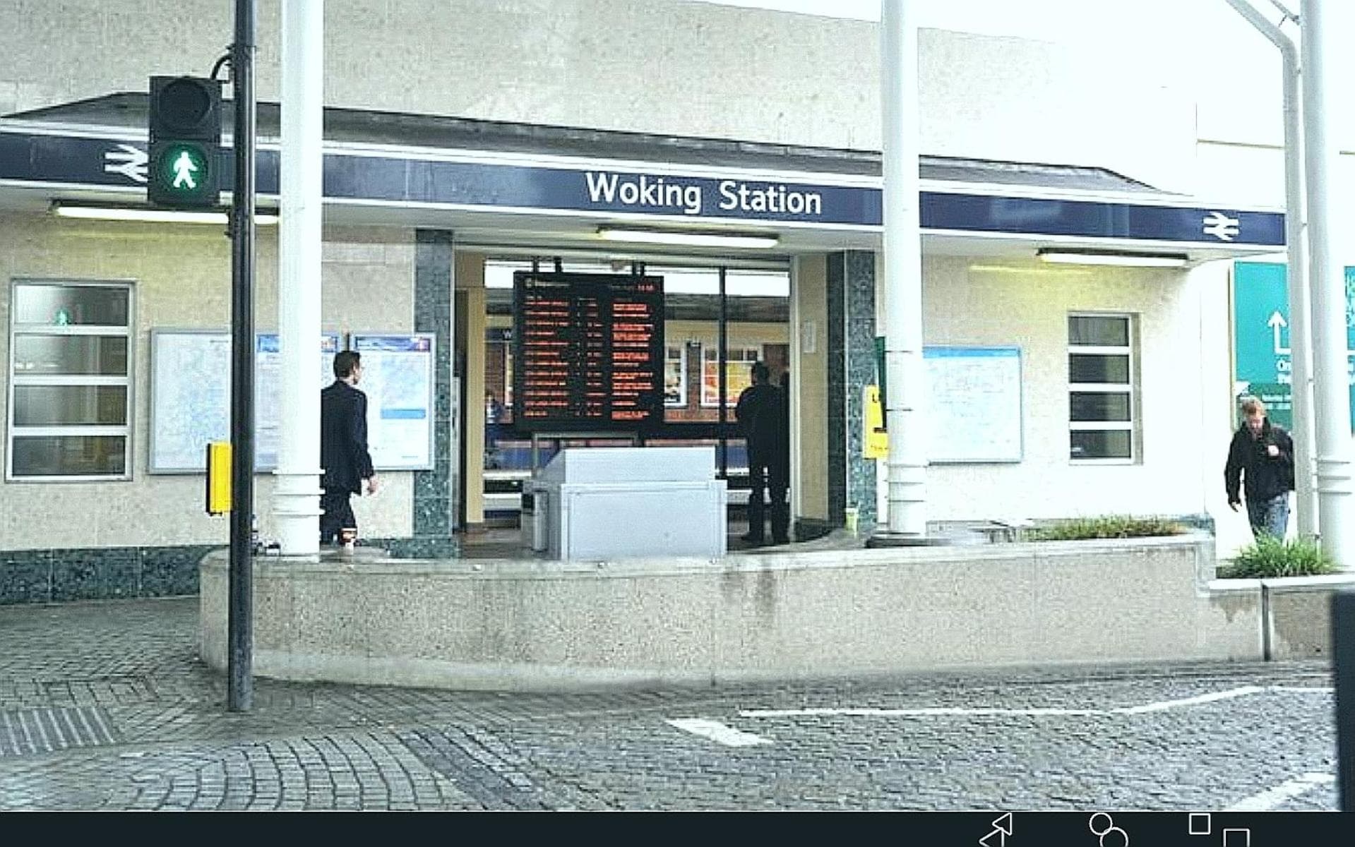 New Central Woking 1 and 2 Bedroom Apartments with Free Gym, close to Train Station