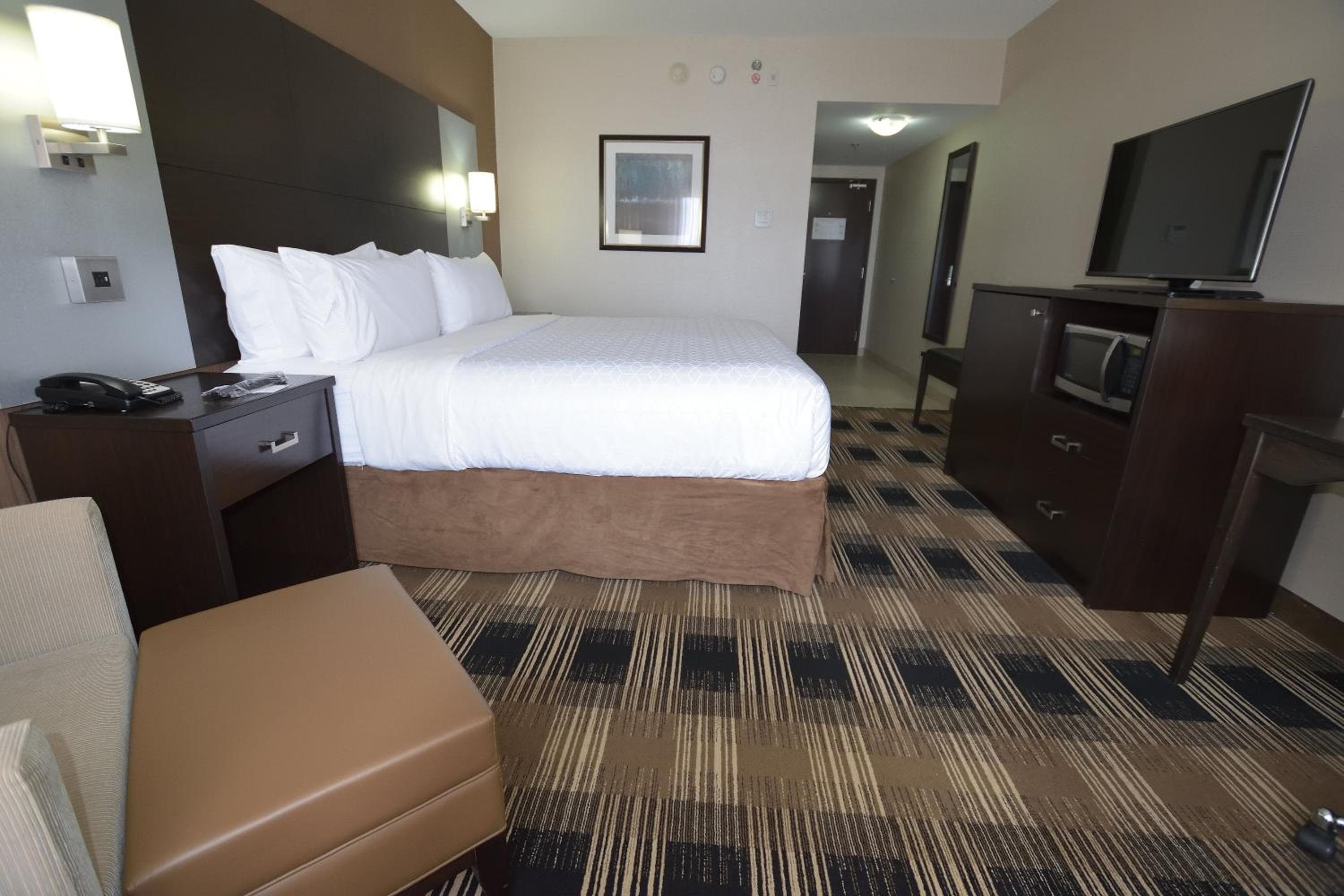 Holiday Inn Express & Suites Ottawa East-Orleans by IHG