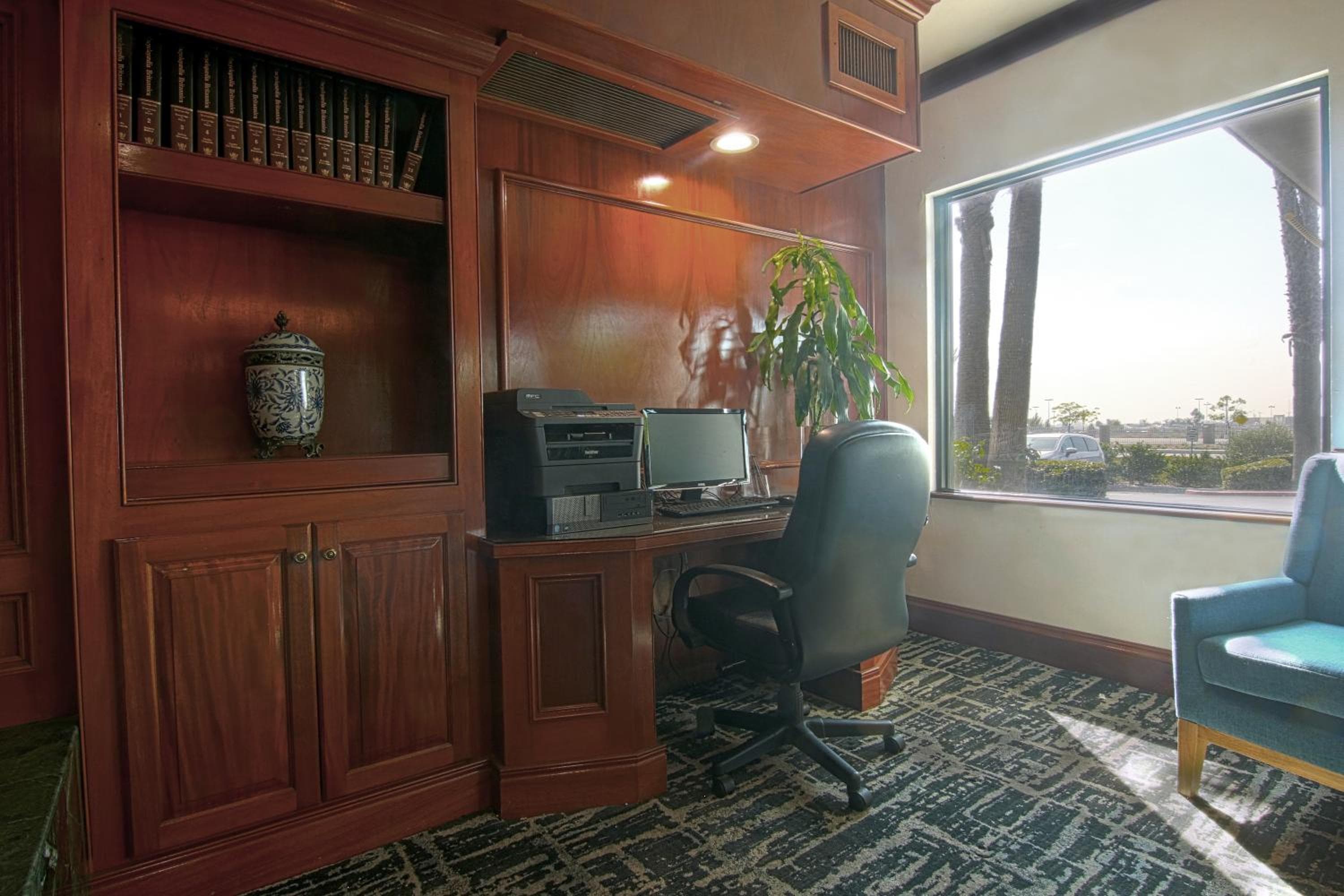 Azure Hotel&Suites Ontario Trademark Collection by Wyndham