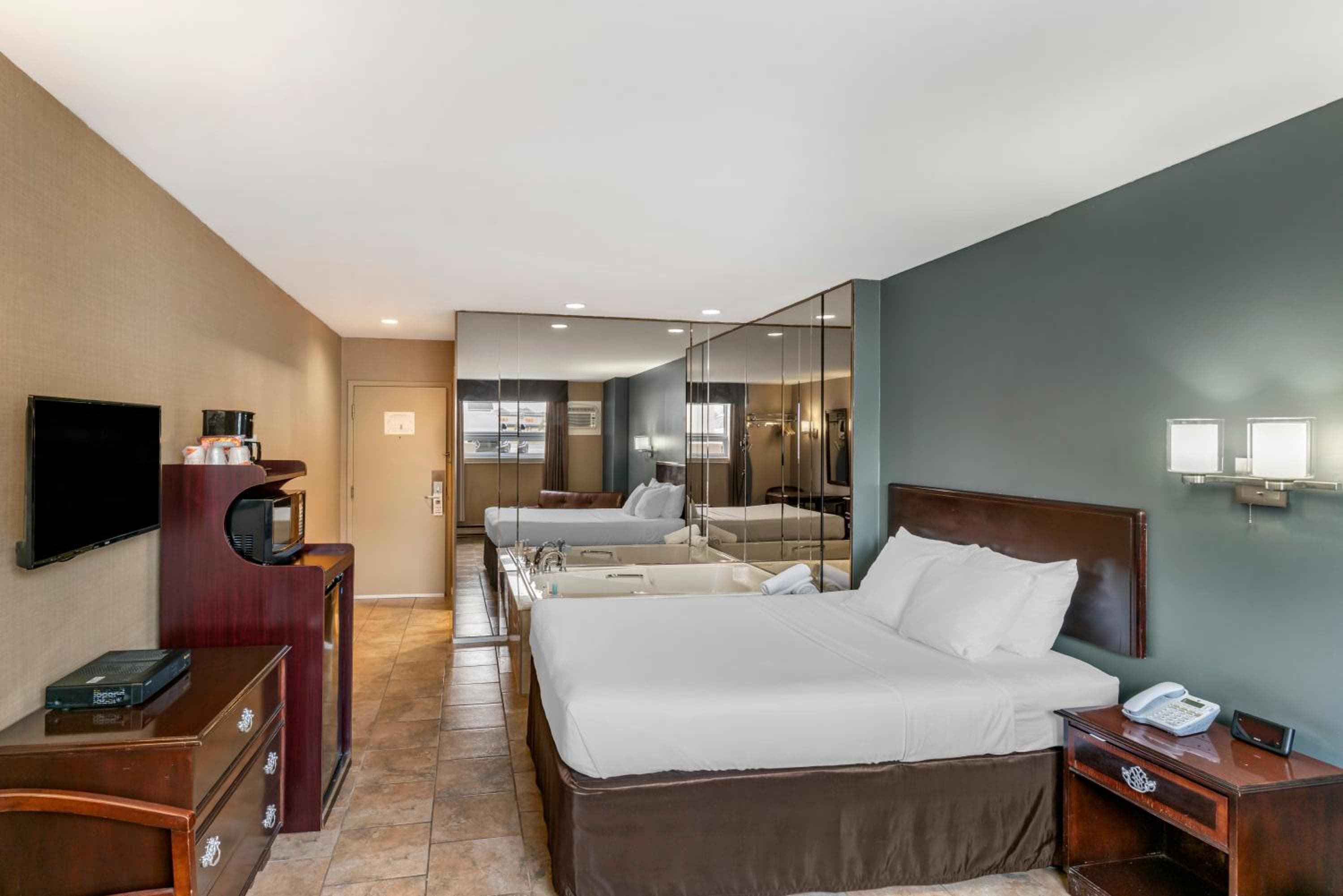 Econo Lodge Montreal-Brossard