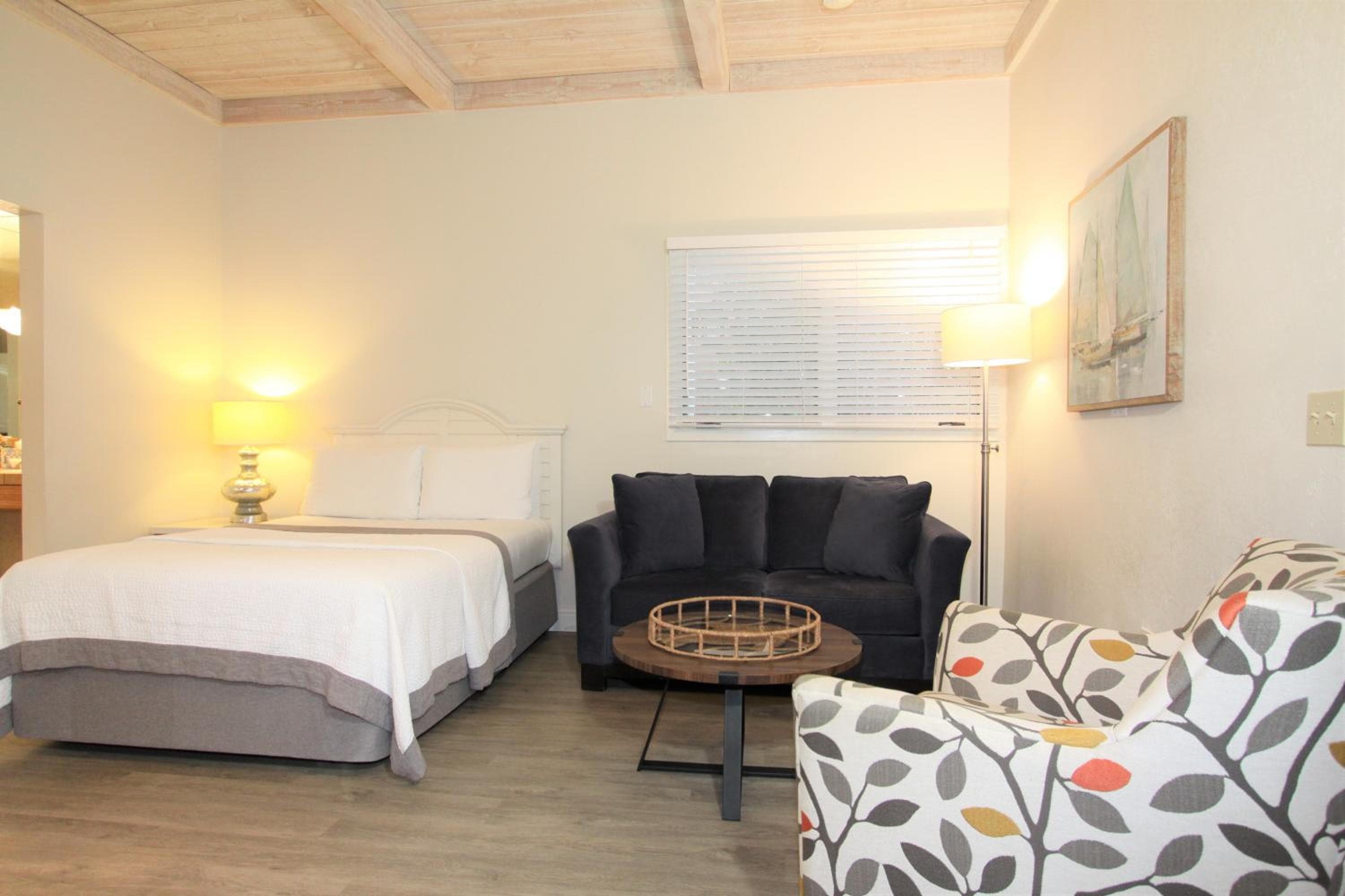 Lobos Lodge