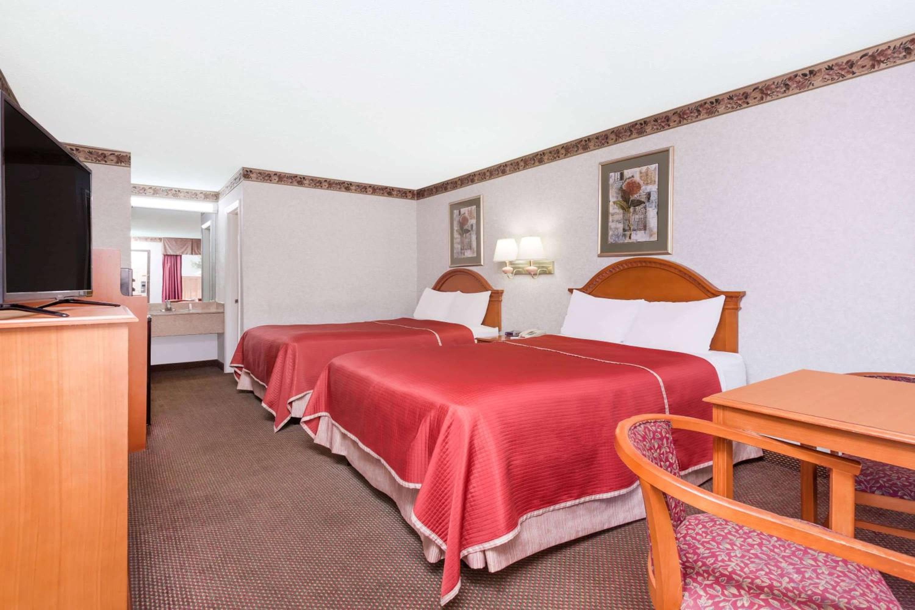 Regency Inn & Suites-Hamilton Place