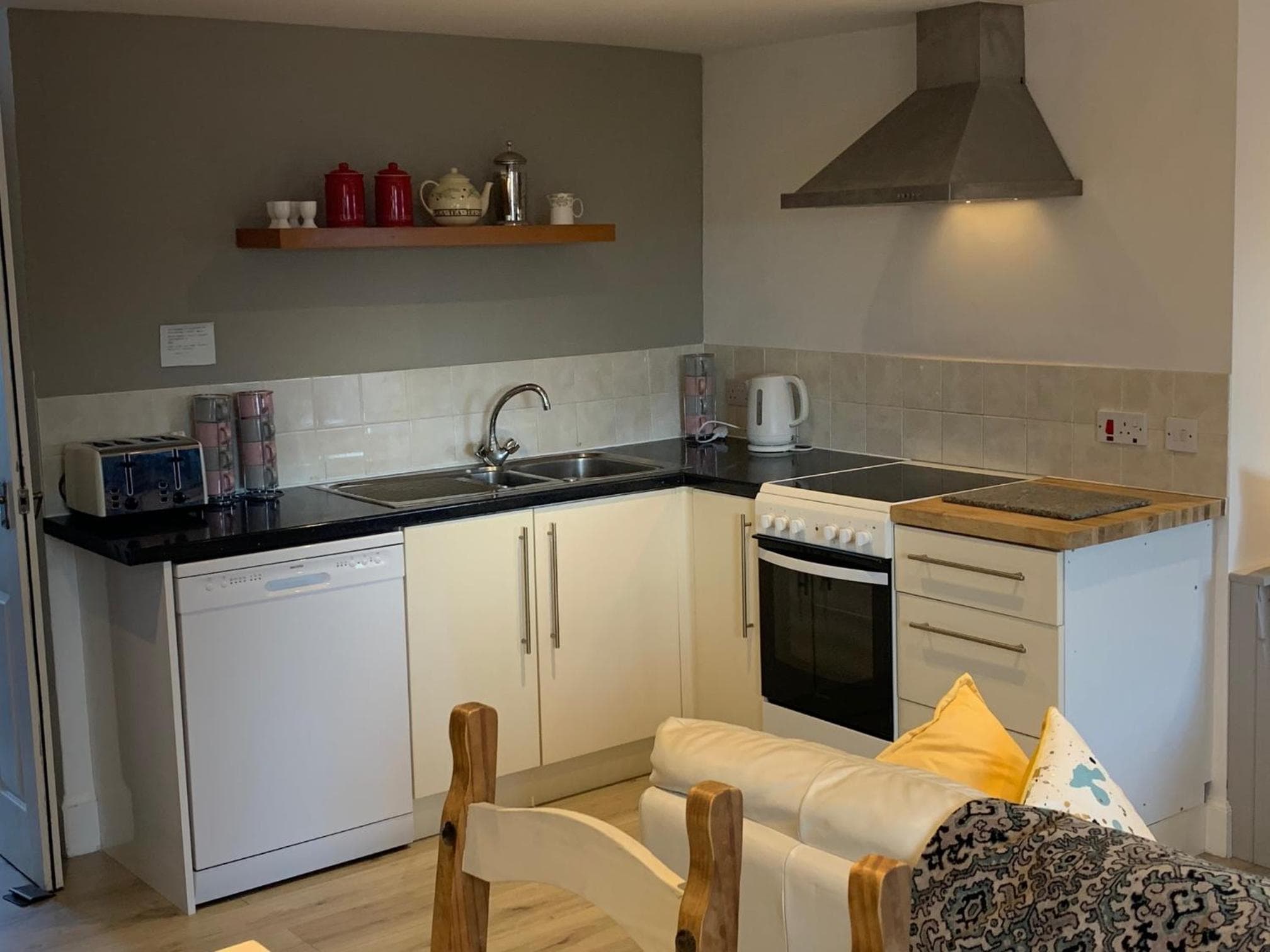 Hill House - Mews Town House, in a quiet private close, in the City Centre of Inverness.