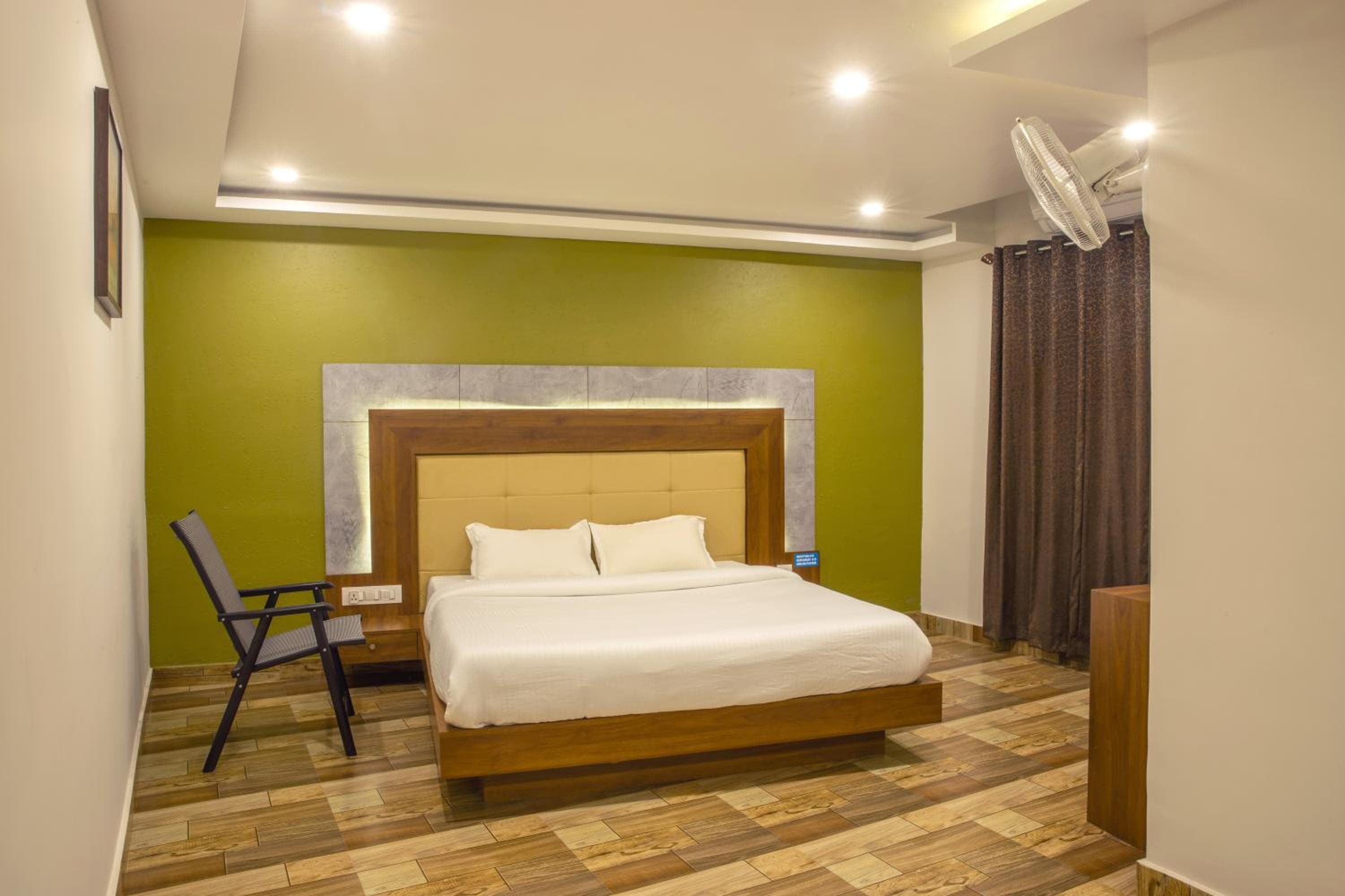 Oaks Residency